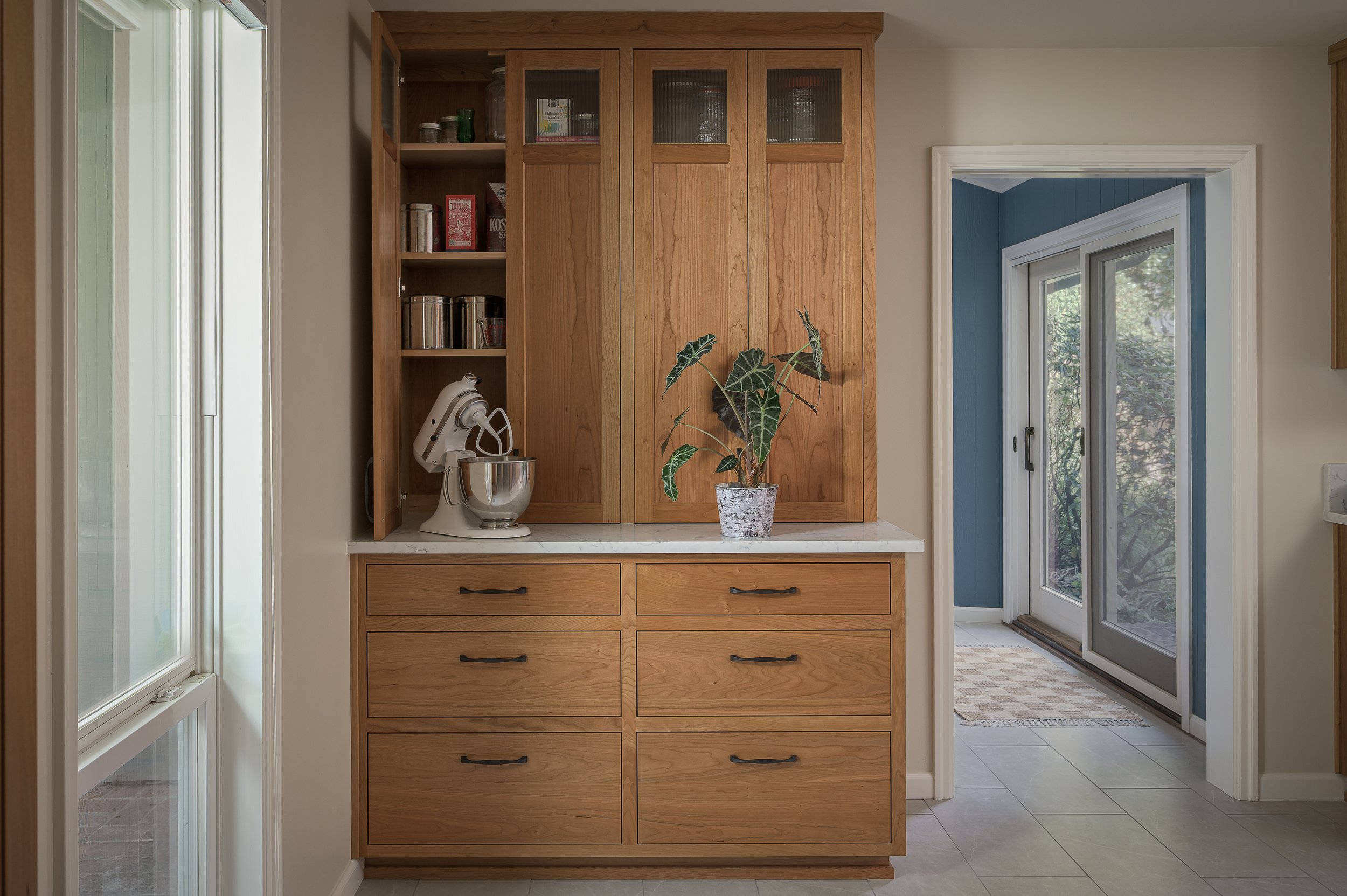 Kitchen remodel for an Oregon home. We also updated an adjacent office and the home's entry.