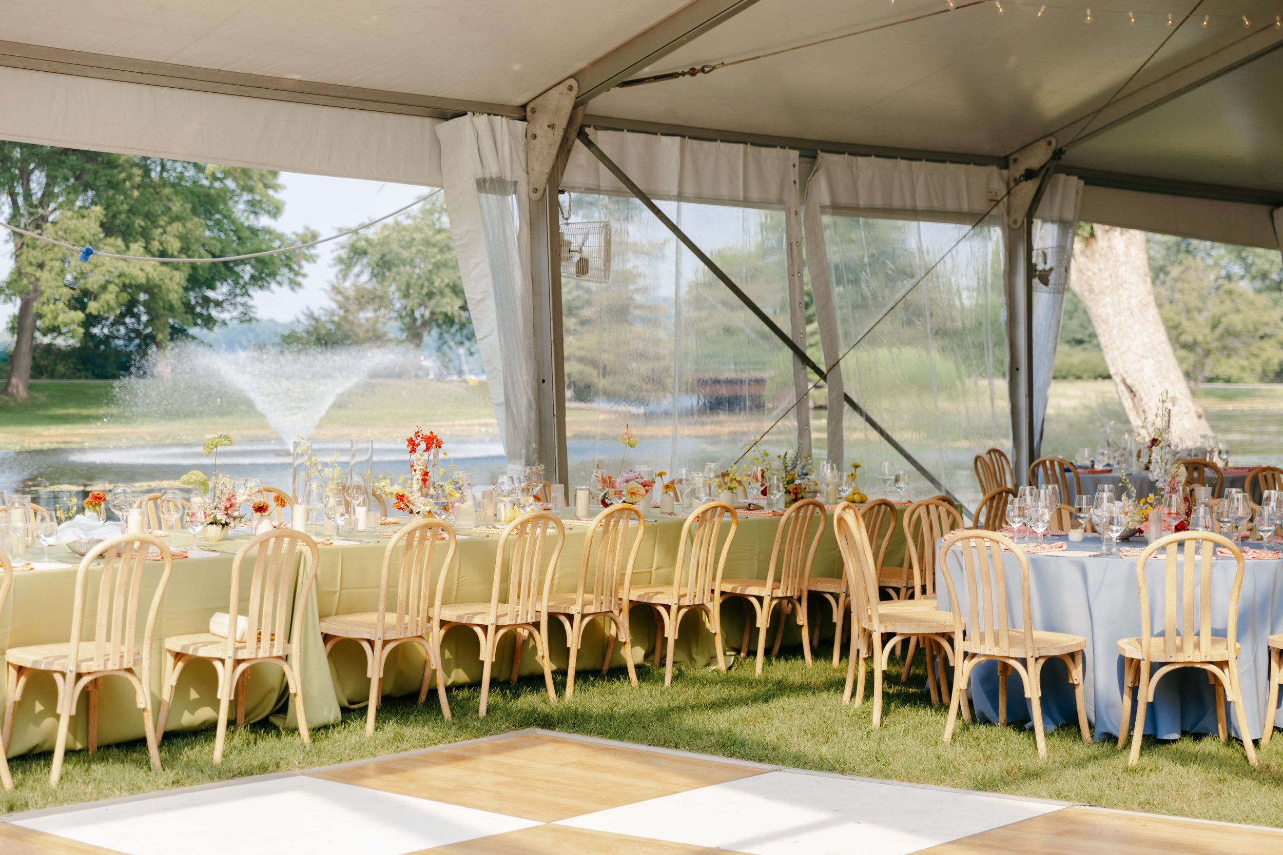 21-summer-lakeside-minnesota-wedding-laine-palm-minneapolis-event-planner-hael-photography.jpg