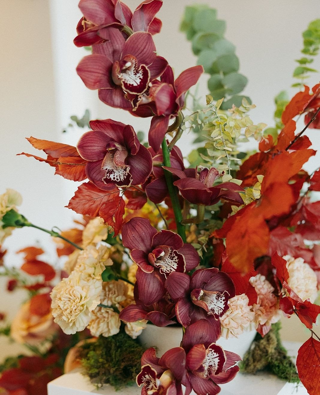 When @elizamaeunderwood told me the thing she cared most about in her wedding day design was flowers, I said: same, girl.⁠
⁠
Nothing lights me up more than collaborating with one of our incredible local floral artists to create a look and feel that b