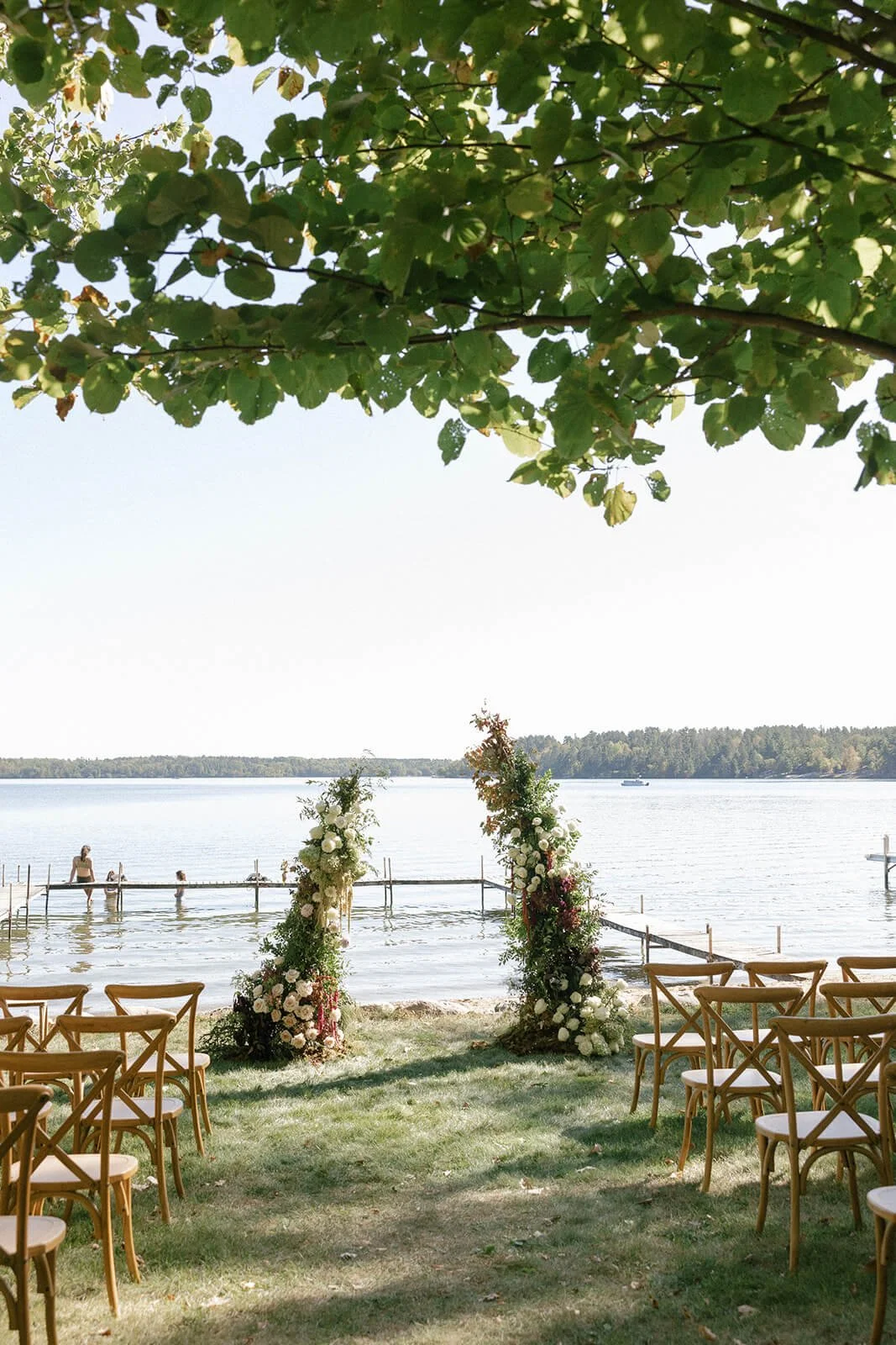 13-minnesota-lakefront-wedding-laine-palm-minnesota-event-planner-jess-hunter-photography.jpg