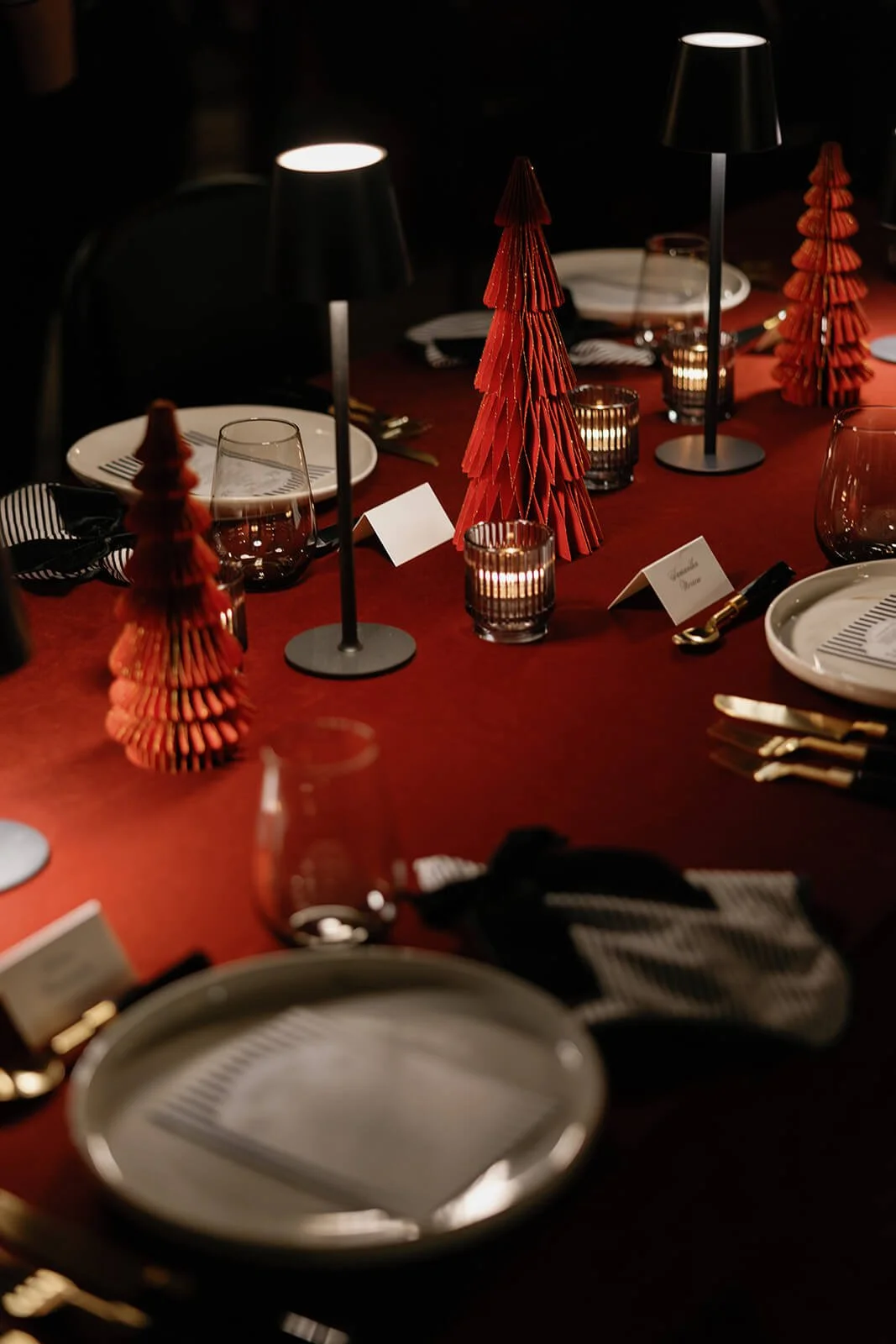 04-modern-holiday-party-design-steady-pour-minneapolis-laine-palm-event-planner.jpg