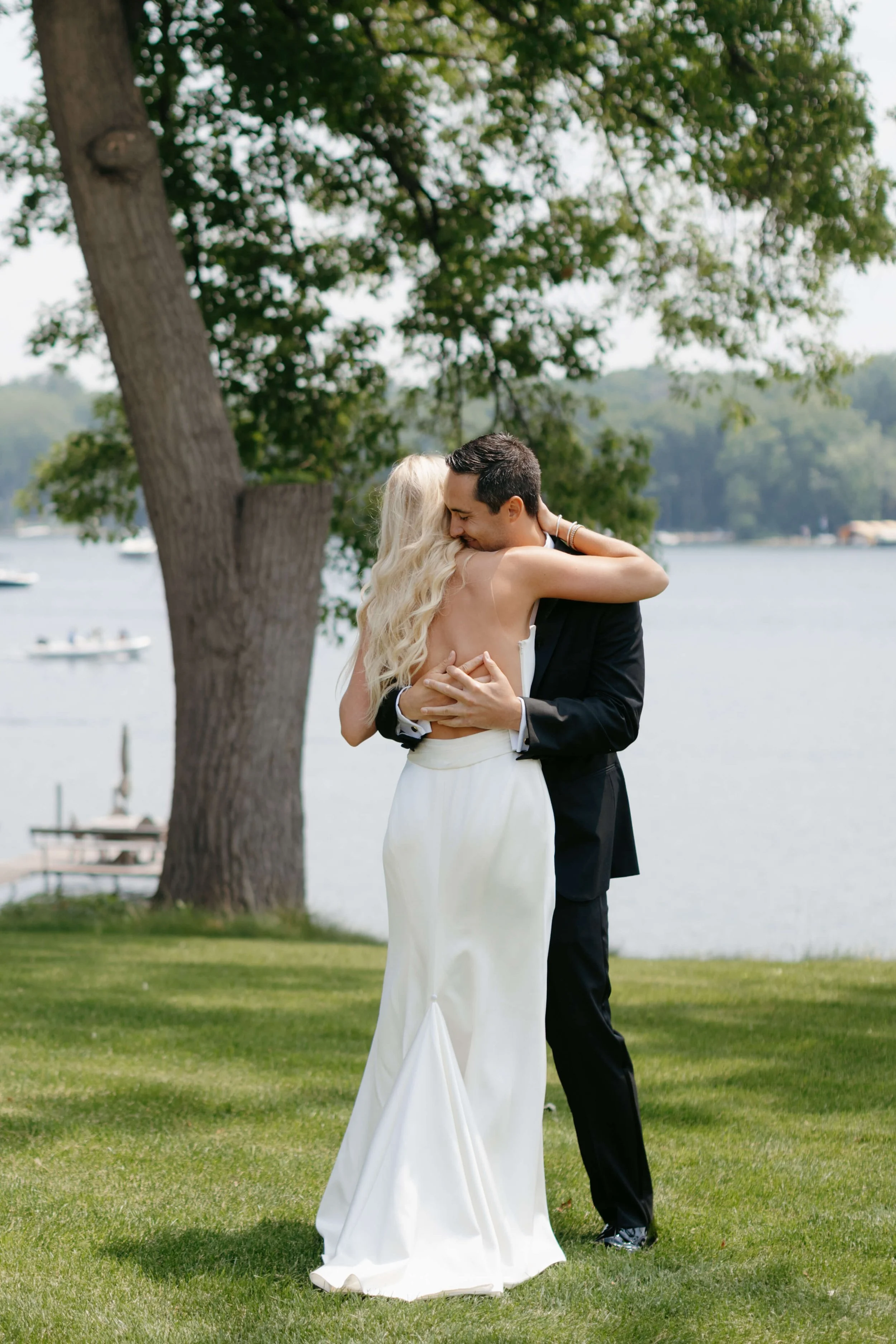07-summer-lakeside-minnesota-wedding-laine-palm-minneapolis-event-planner-hael-photography.jpg