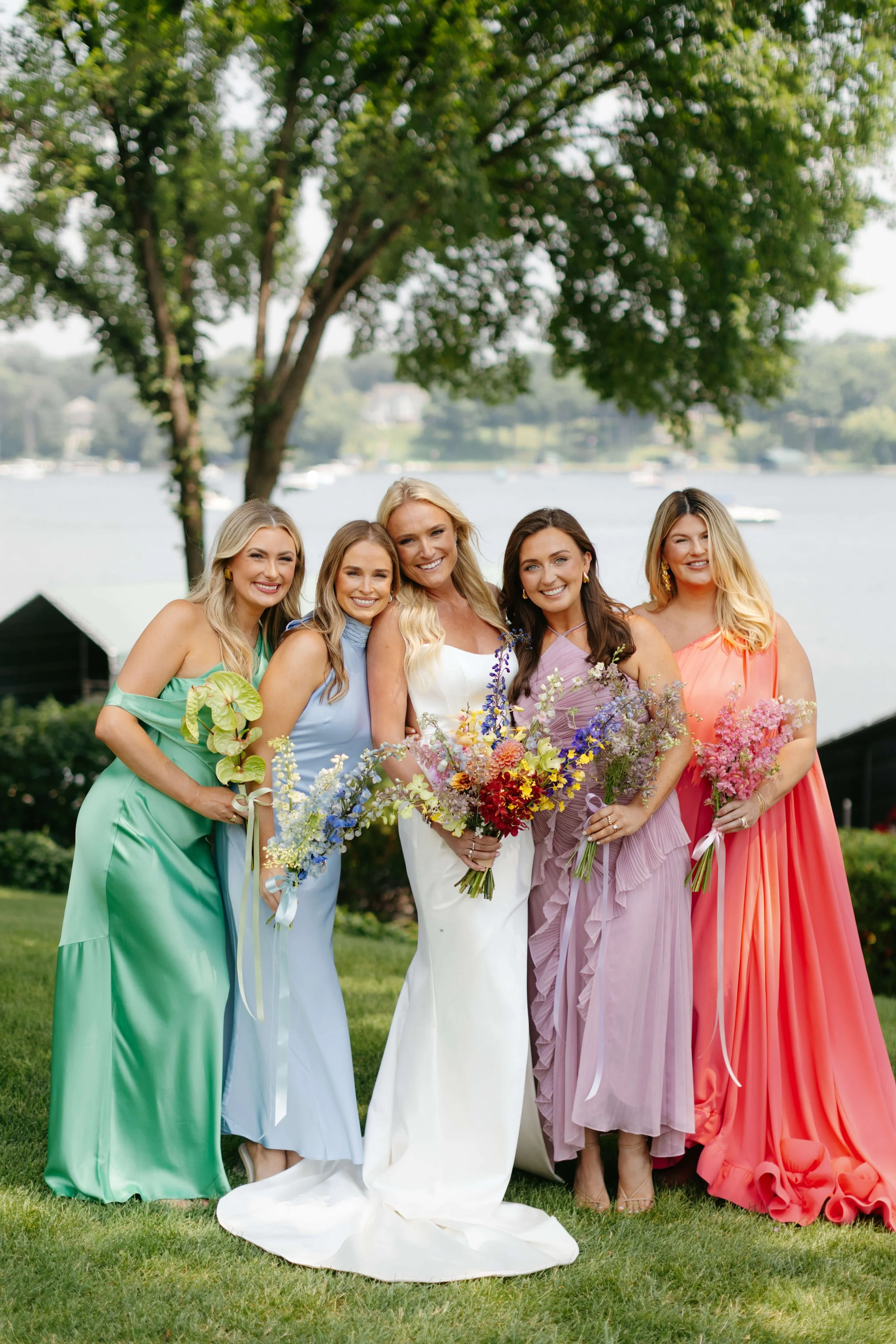 12-summer-lakeside-minnesota-wedding-laine-palm-minneapolis-event-planner-hael-photography.jpg