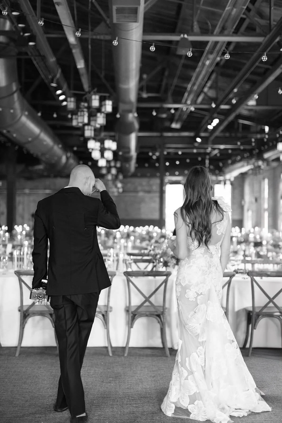 15-nicollet-island-pavilion-wedding-reception-laine-palm-minneapolis-event-planner-loui-photography.jpg