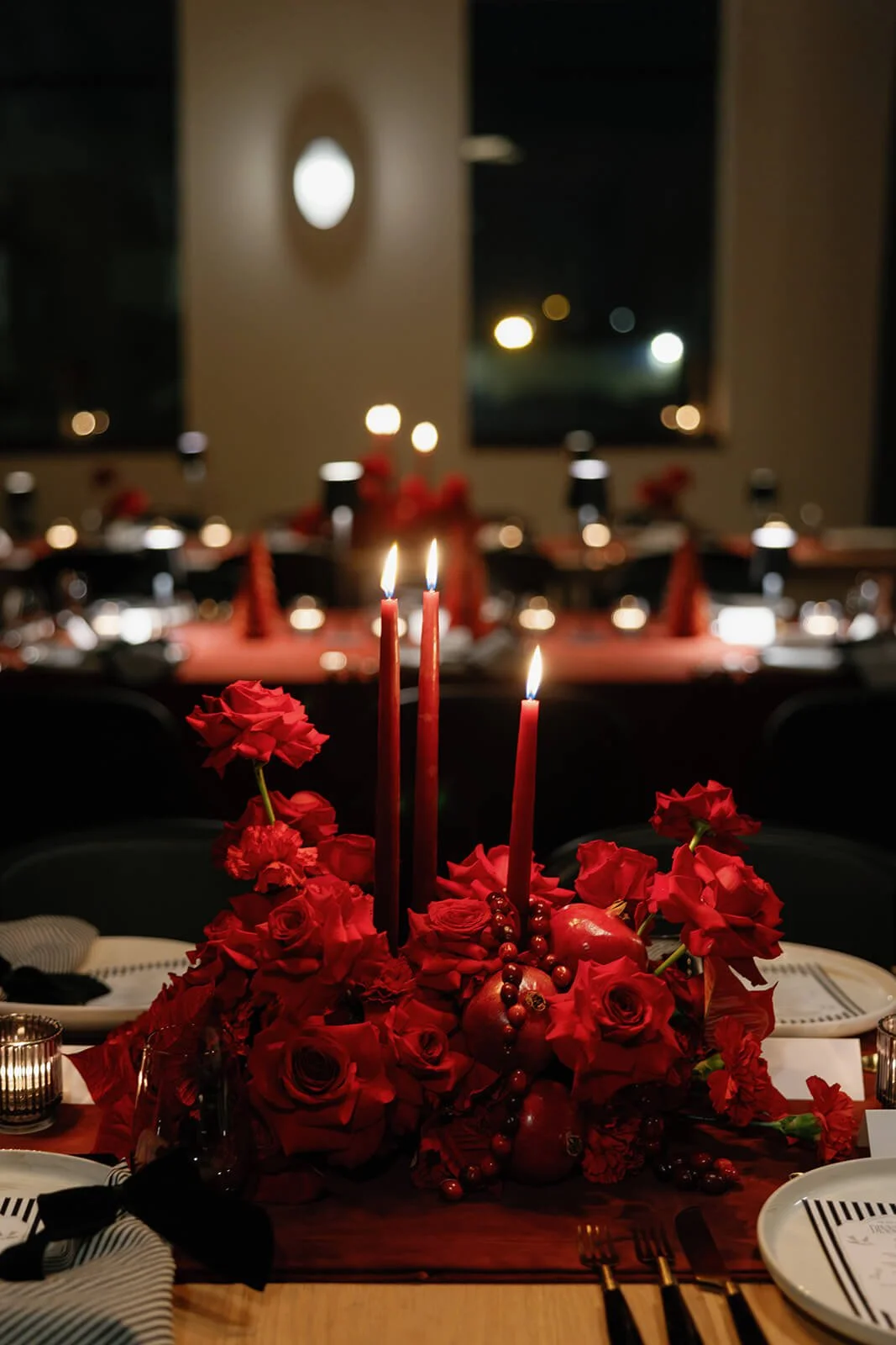 07-modern-red-holiday-dinner-design-steady-pour-minneapolis-laine-palm-event-planner.jpg
