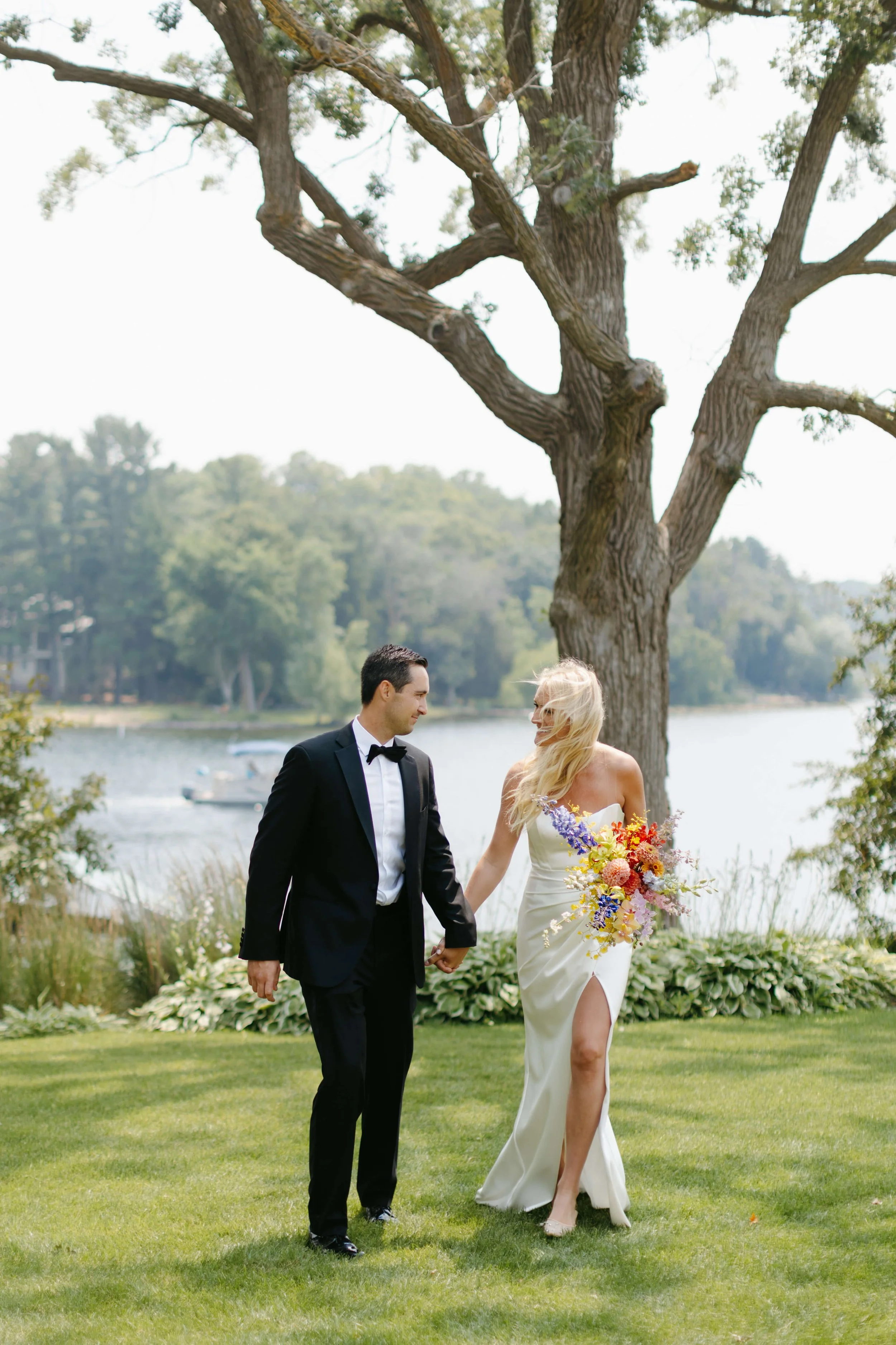 09-summer-lakeside-minnesota-wedding-laine-palm-minneapolis-event-planner-hael-photography.jpg