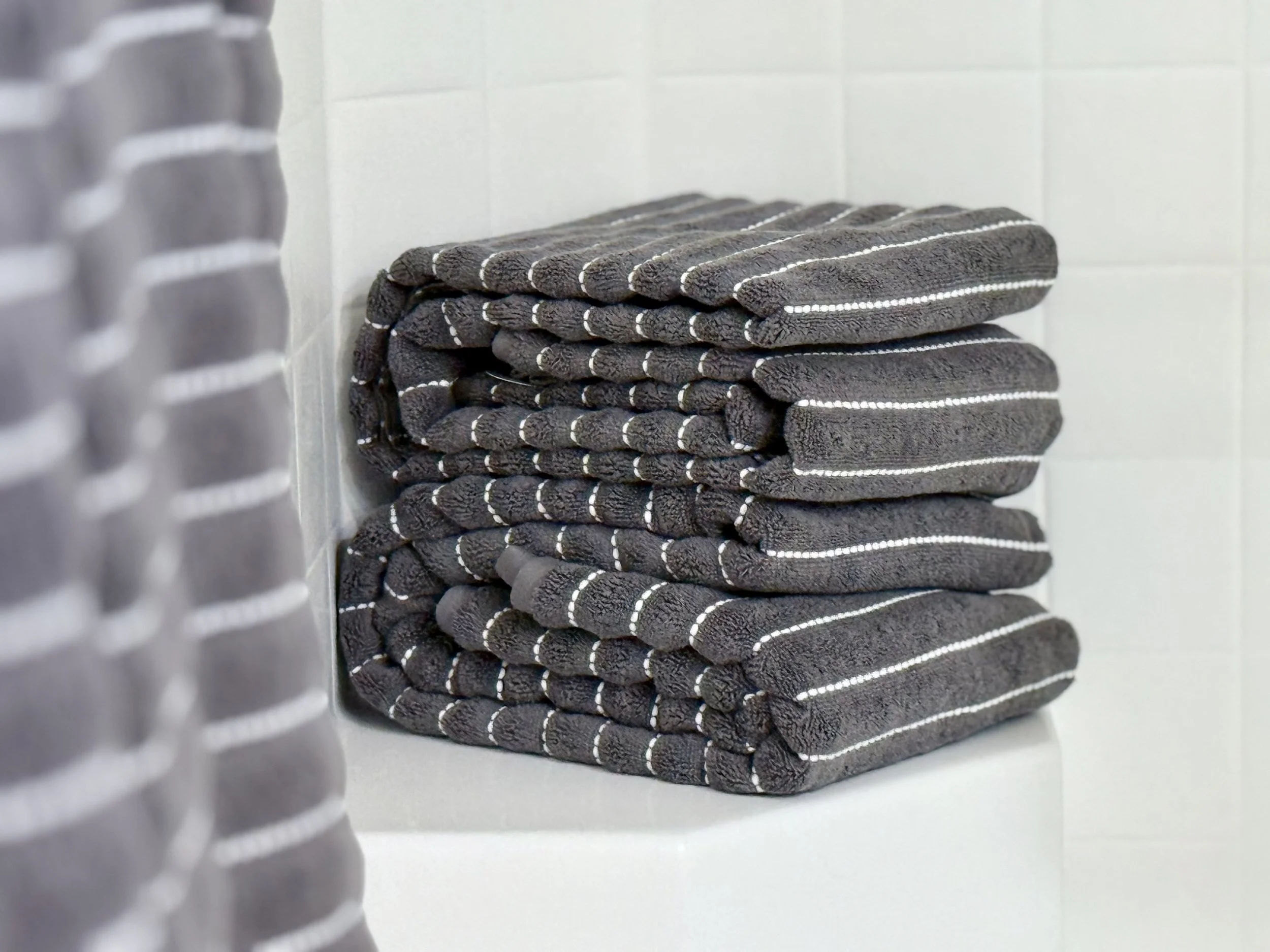 Upstairs - Bath 3 (En Suite Bath to Bedroom 5)