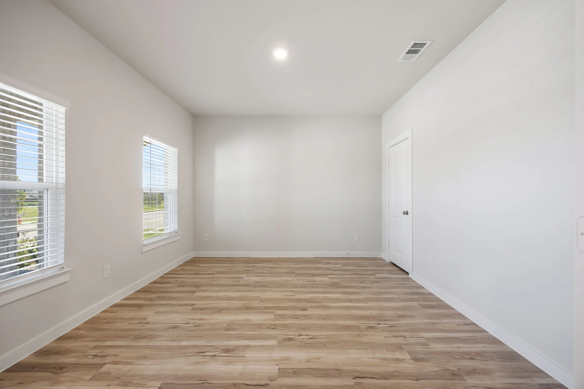 6-web-or-mls-710-acacia-ave.jpg
