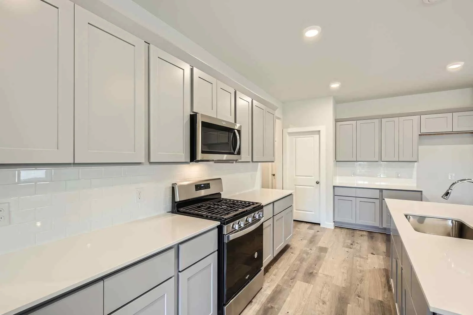 745 VINEYARD WAY - Web Quality - 010 - 10 Kitchen.jpg