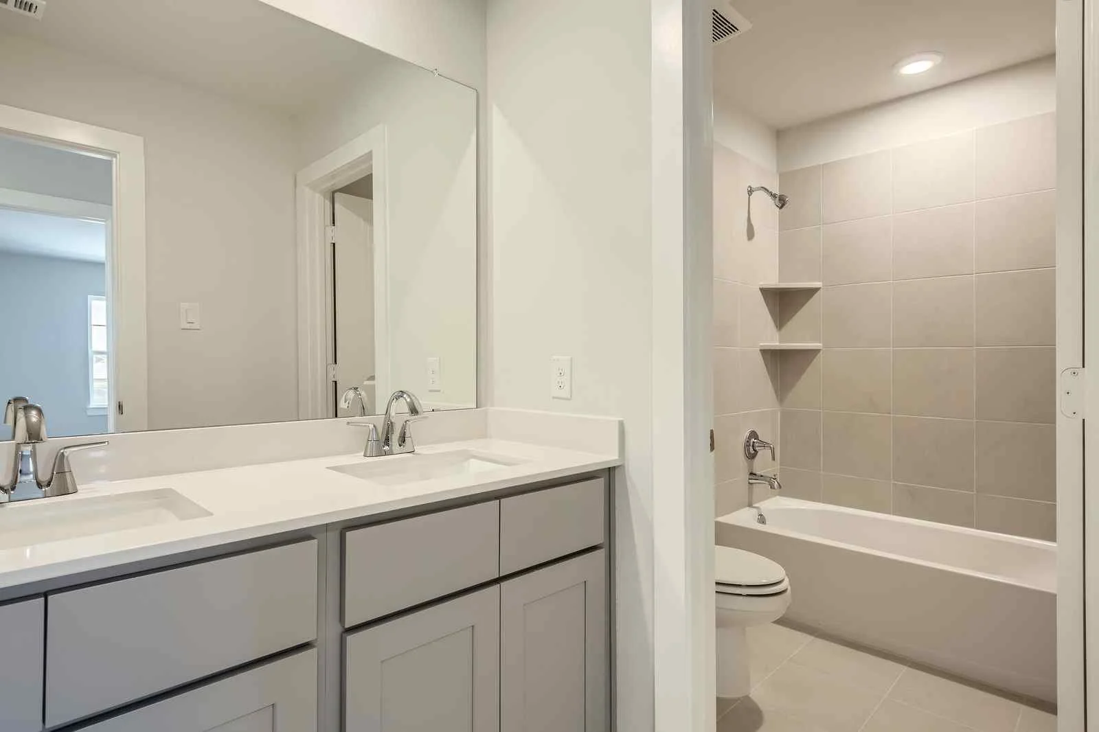 745 VINEYARD WAY - Web Quality - 023 - 25 2nd Floor Bathroom.jpg