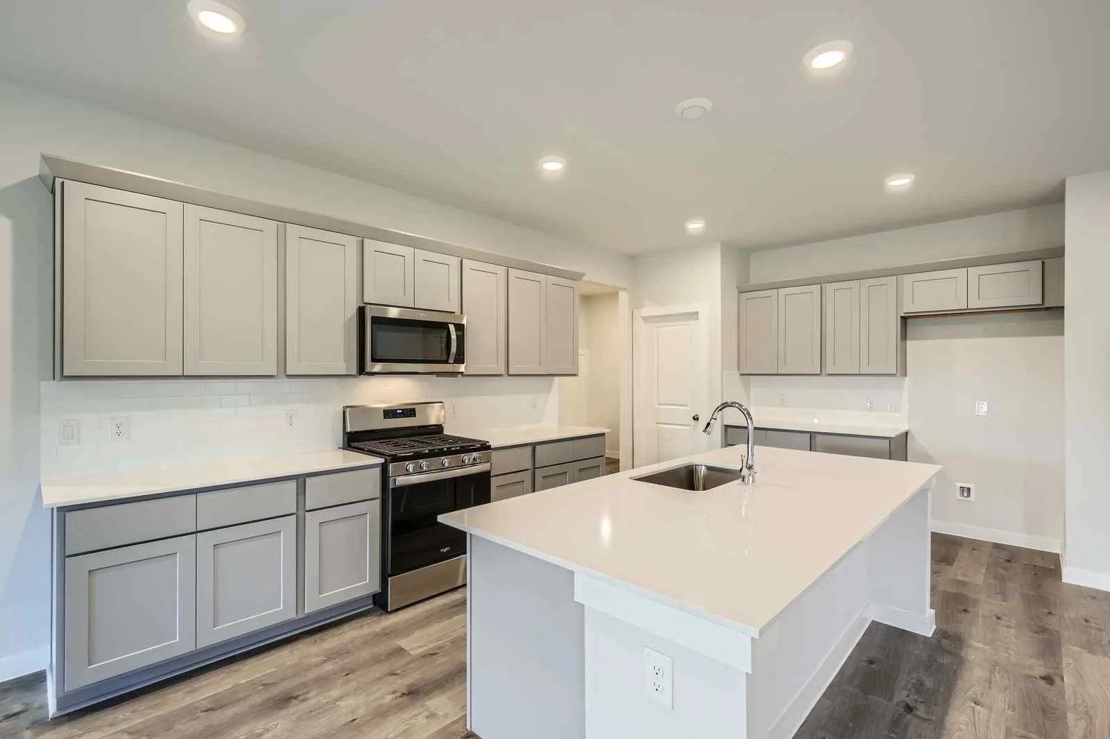 745 VINEYARD WAY - Web Quality - 011 - 11 Kitchen.jpg