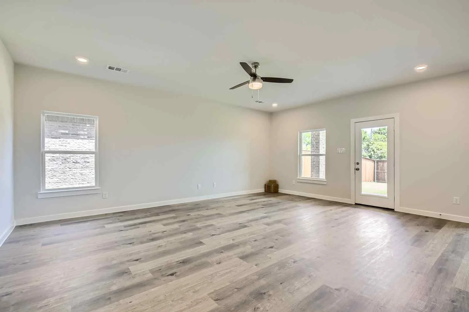 745 VINEYARD WAY - Web Quality - 005 - 05 Living Room.jpg