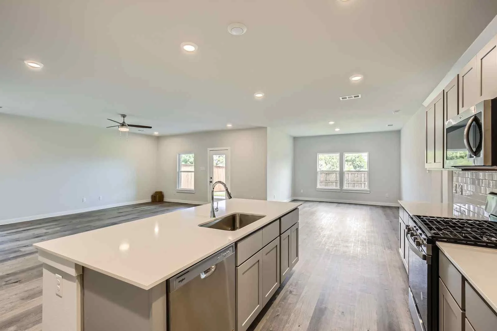 745 VINEYARD WAY - Web Quality - 009 - 09 Kitchen.jpg