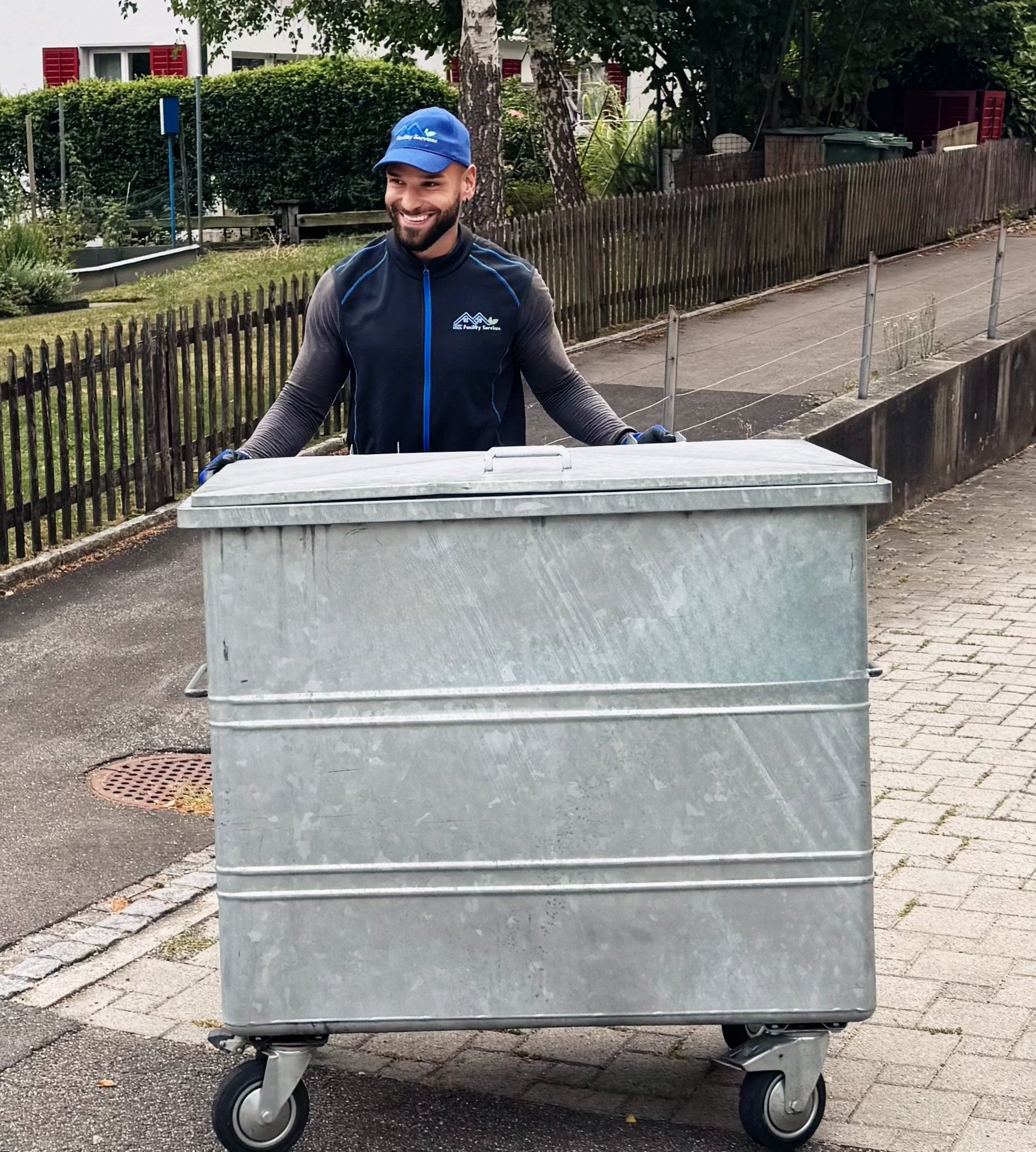 containerpflege-hauswartung-zuerich.jpg Abfallbewirtschaftung und Containerpflege durch MZ Facility Services