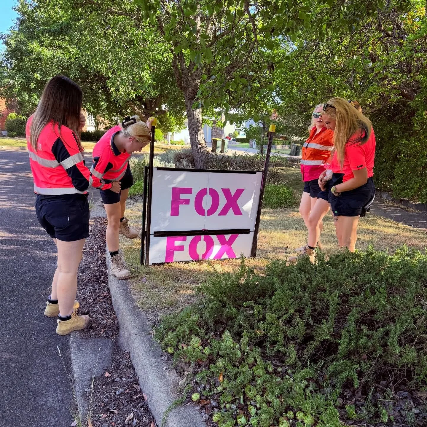 A little morning sunshine, a lot of teamwork, and one final check before Christmas 🌞🎄
Fox Tribe making sure every sign looks spot on &mdash; because presentation matters.