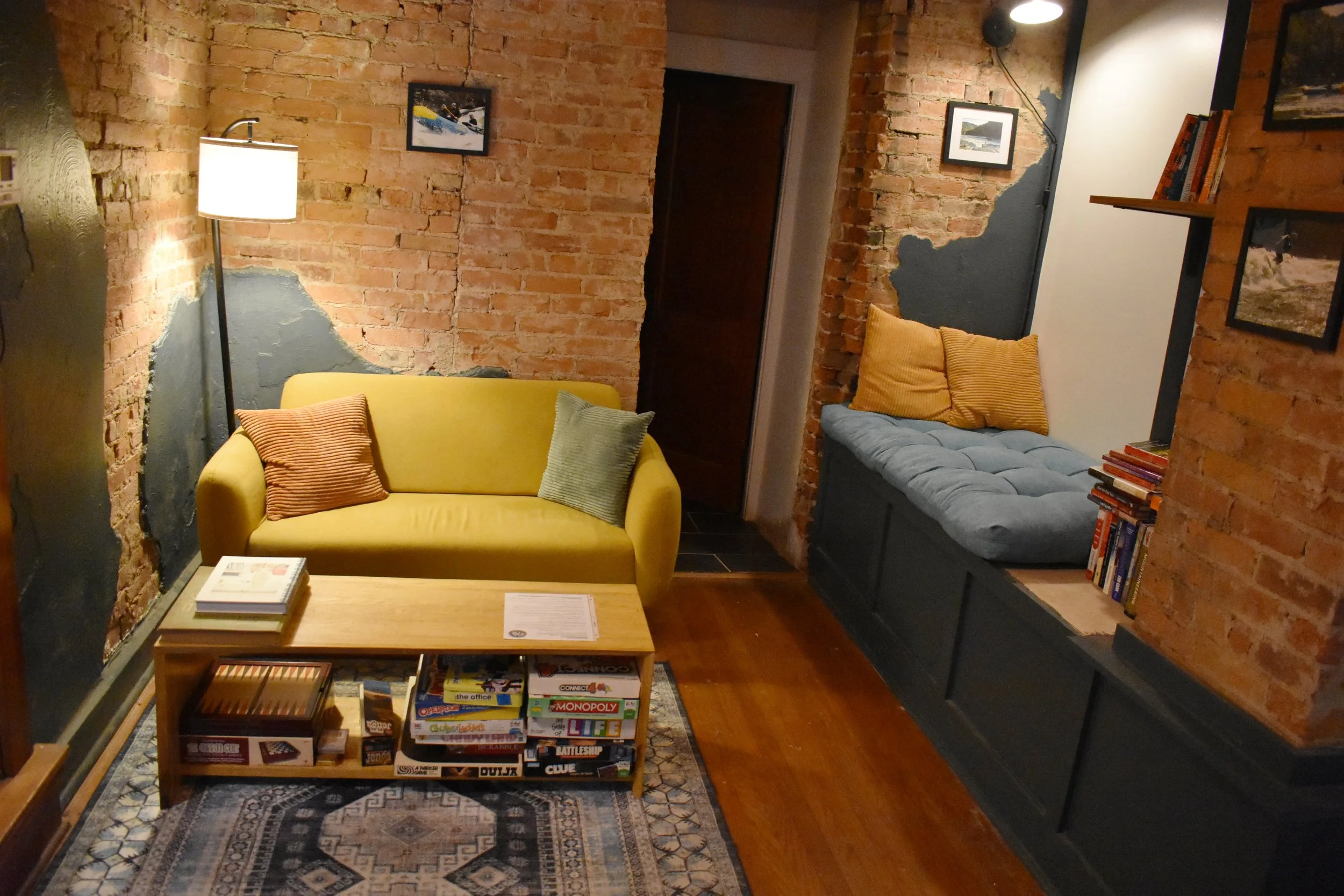 livingroom-1.JPG
