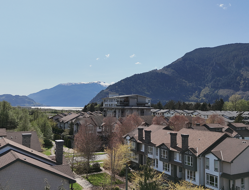 Noven neighbourhood and Howe Sound.