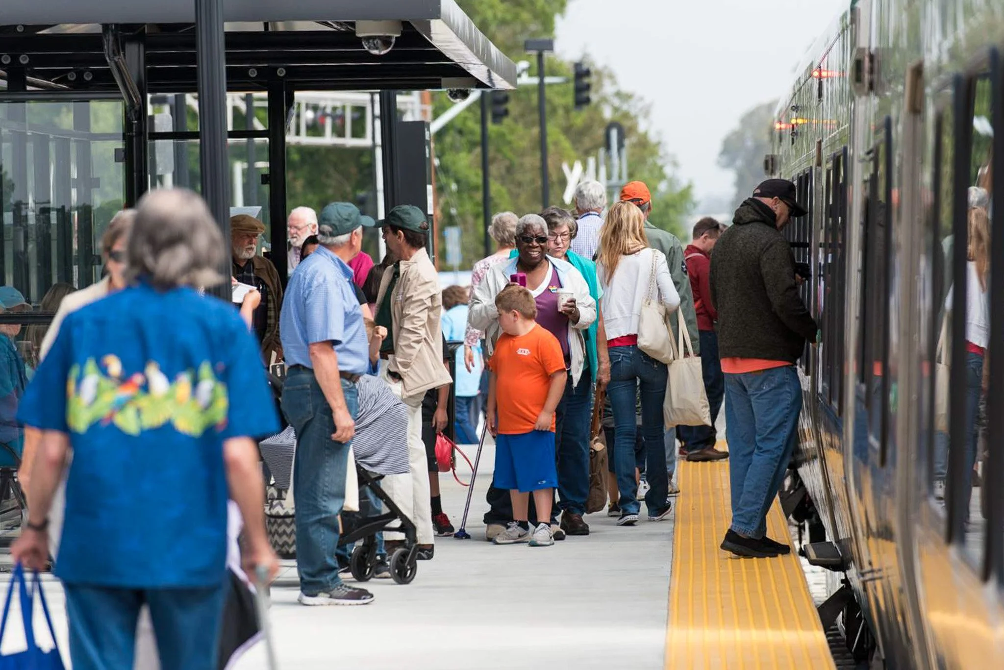 People boarding the train.jpg