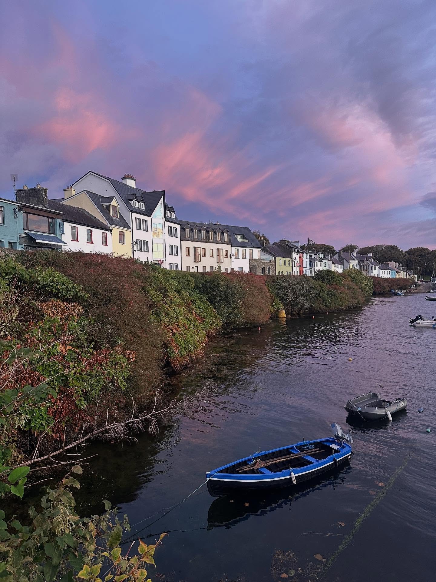 We&rsquo;re thrilled to have been asked to collaborate with @withinthevillageroundstone and @lynneoloughlindesign on their very first design retreat. I got up this morning with the lark to go for a little run and take in the sights of beautiful Round