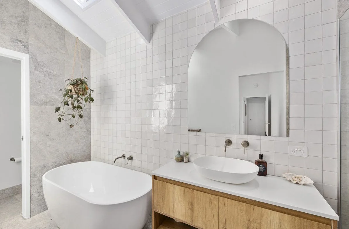 buyers-agent-palm-beach-qld-4221-bathroom.jpg