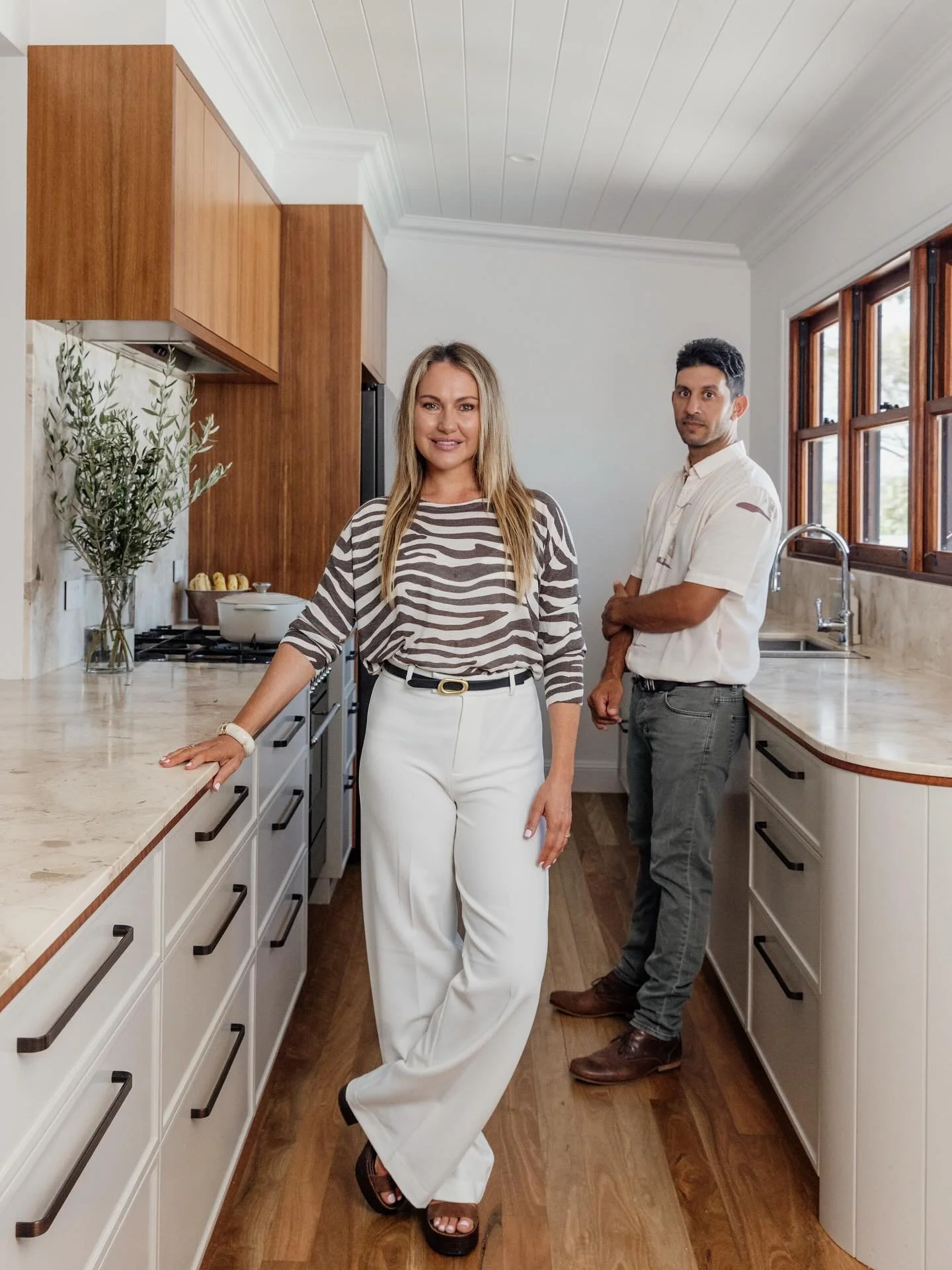 👋 Hi, we&rsquo;re Sims Buyers Agency
We&rsquo;re here to make property buying easier.

Whether you&rsquo;re searching for your family home, your next investment, or a lifestyle change on the Gold Coast &mdash; we take the time to understand you firs