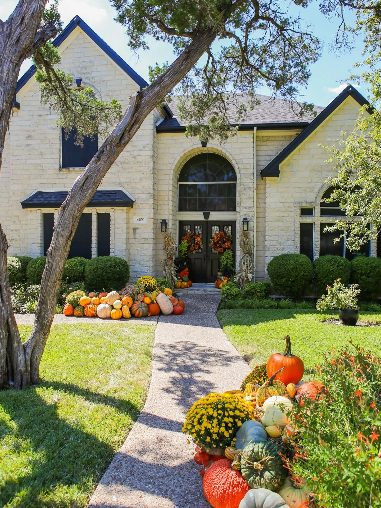 Our designs offer the warmest welcome 🏡