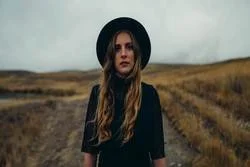 Holly Arrowsmith wins Tui for Best Folk Album