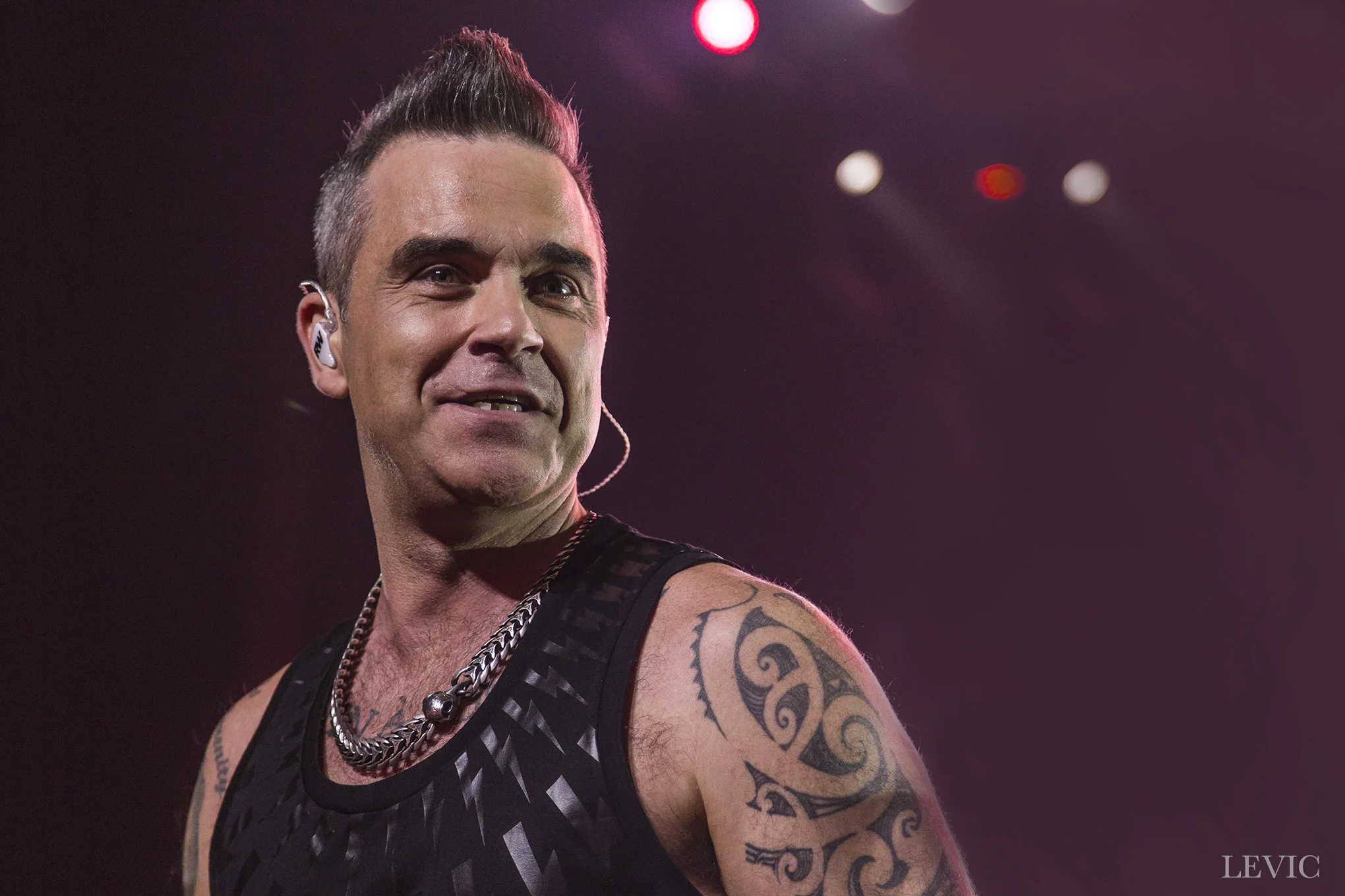 Concert Review with PHOTOS - Robbie Williams