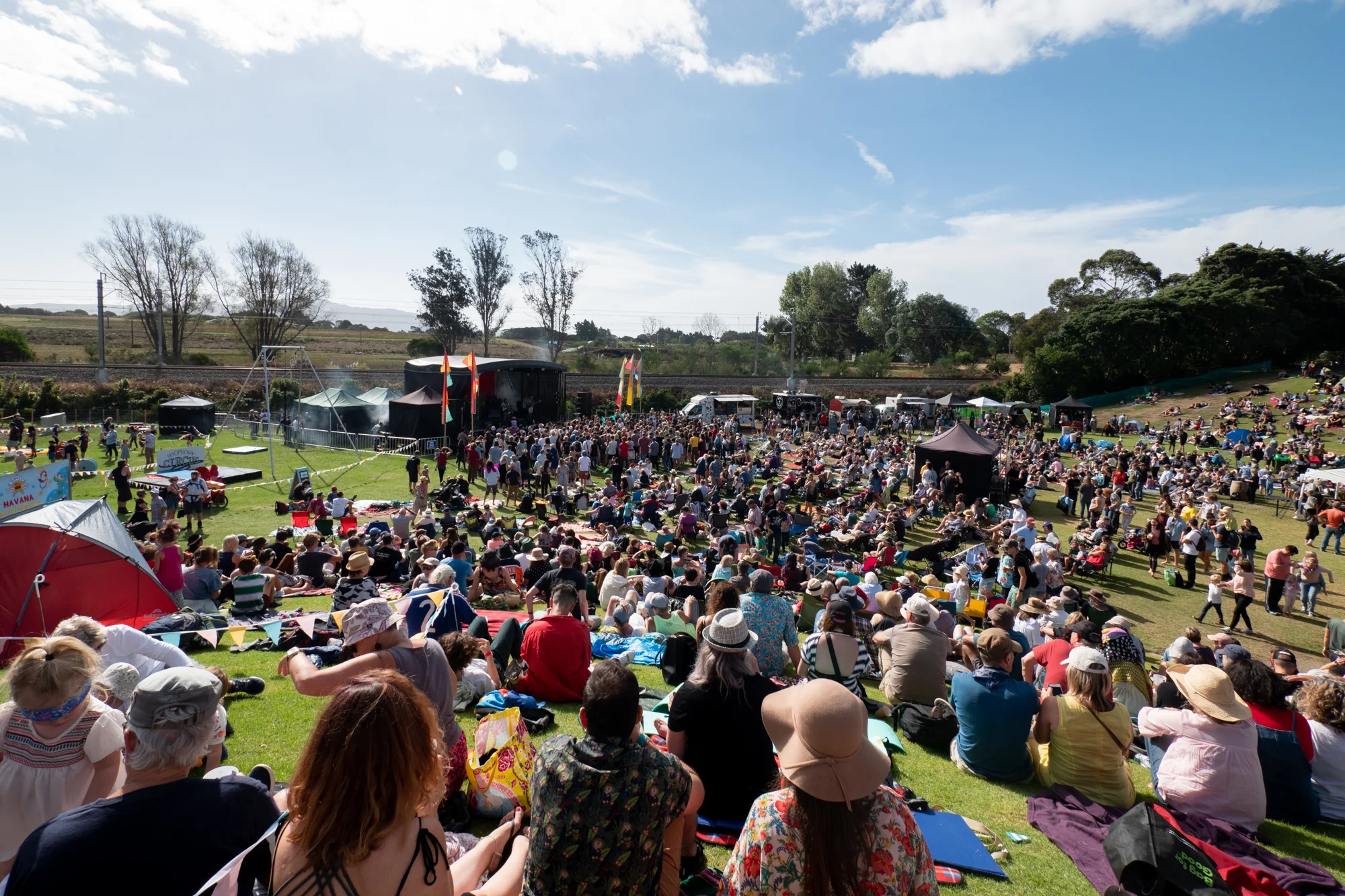 Coastella Music Festival 2019 – Kapiti Coast Boutique Music Festival celebrates summer in style with huge crowds from around the country and the cream of music, food , drink and culture! 