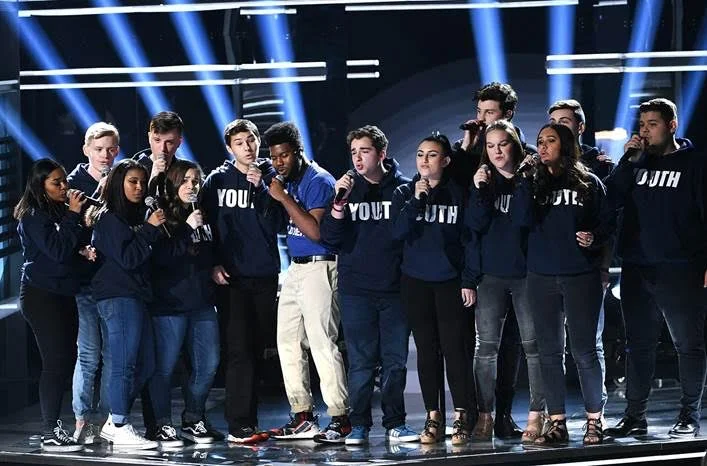 Shawn Mendes receives standing ovation for tribute to gun violence victims