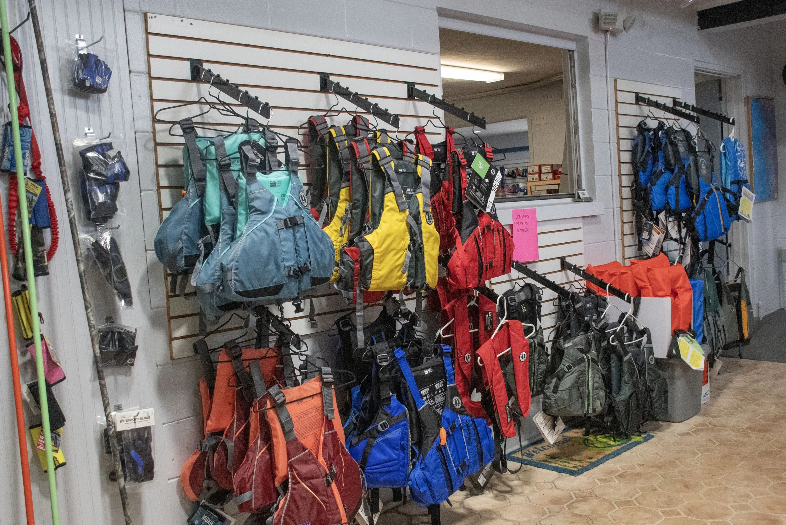 KAYAK SHOP 4.jpg