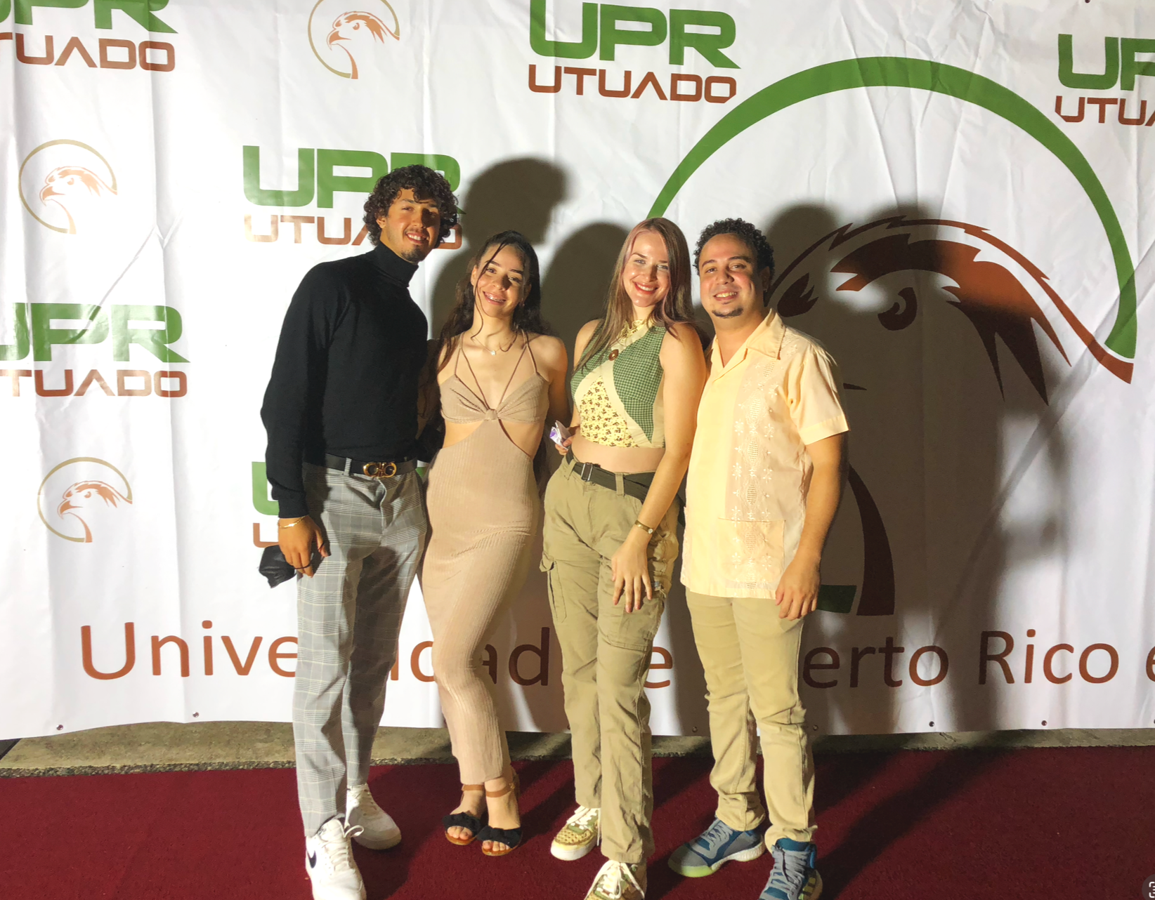 Eva Luna Ortiz posing on the red carpet of the premiere of "La Garra del Guaraguao" on the UPR Utuado Campus in 2021.