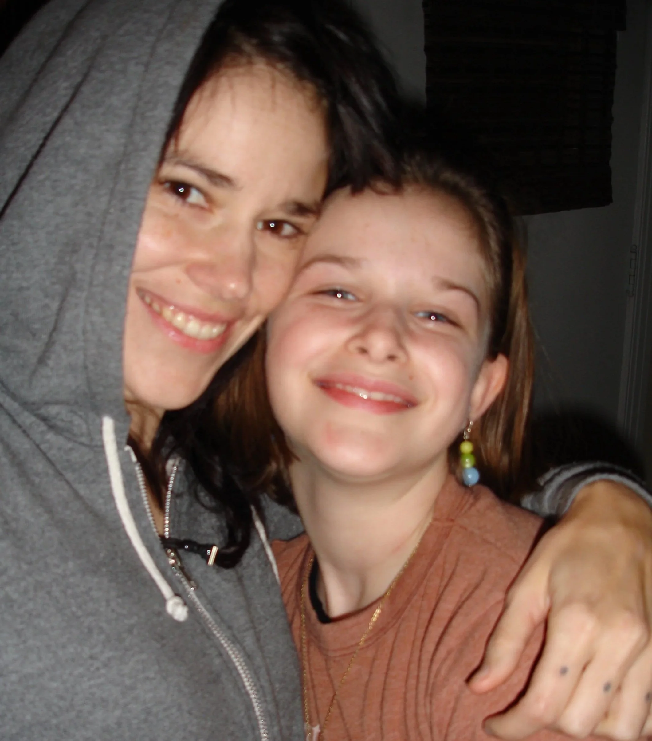 Laura Salwet and 10 year old Eva Luna Ortiz embraced in a casual selfie in 2010.