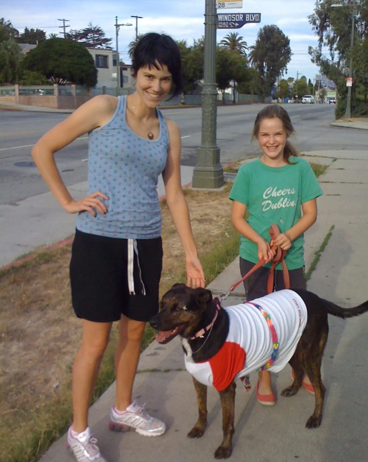Eva Luna Ortiz appears walking her dog with her mother Laura Salwet on Windsor Blvd. Los Angeles 2008