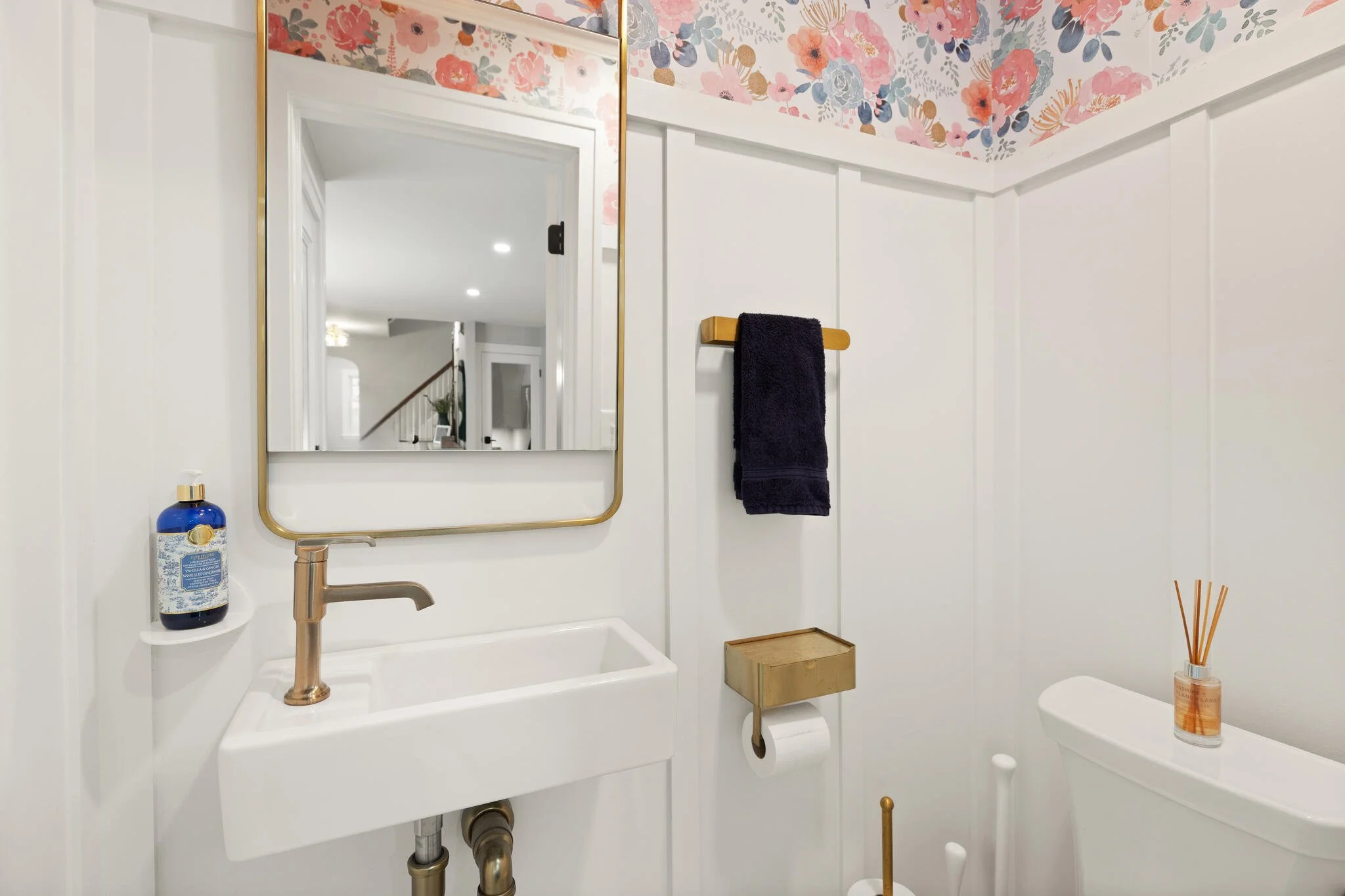 27 Outlook Rd Wakefield MA 01880 USA-018-011-Bathroom1-MLS_Size.jpg