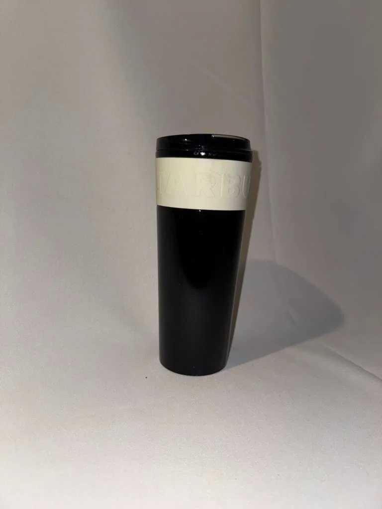 Termo Starbucks Sleek Negro con Manga de Silicona (473 ml)
