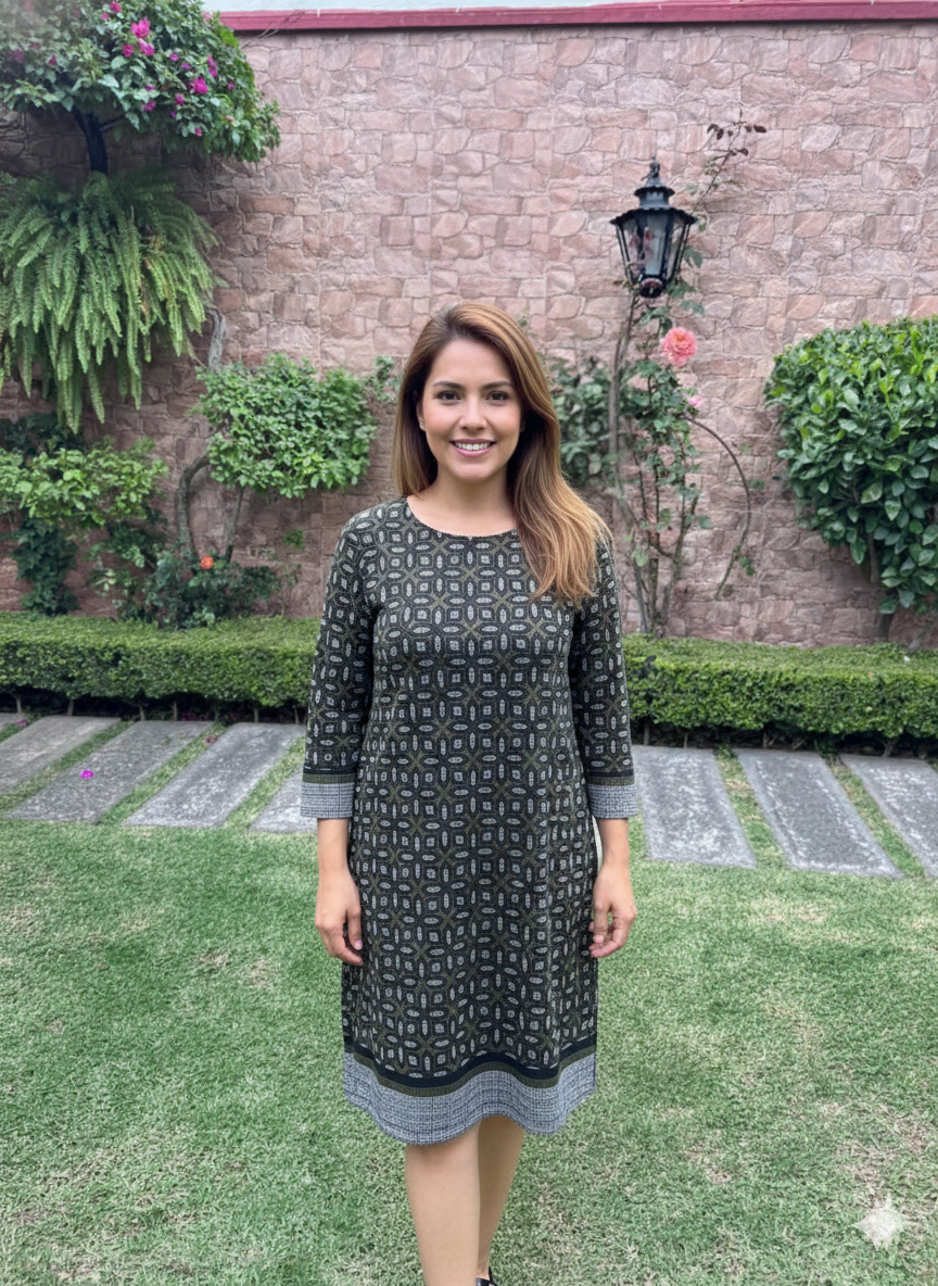 BANANA REPUBLIC / Talla M / Vestido Corto Estampado Geométrico Verde Oliva y Negro con Manga 3/4