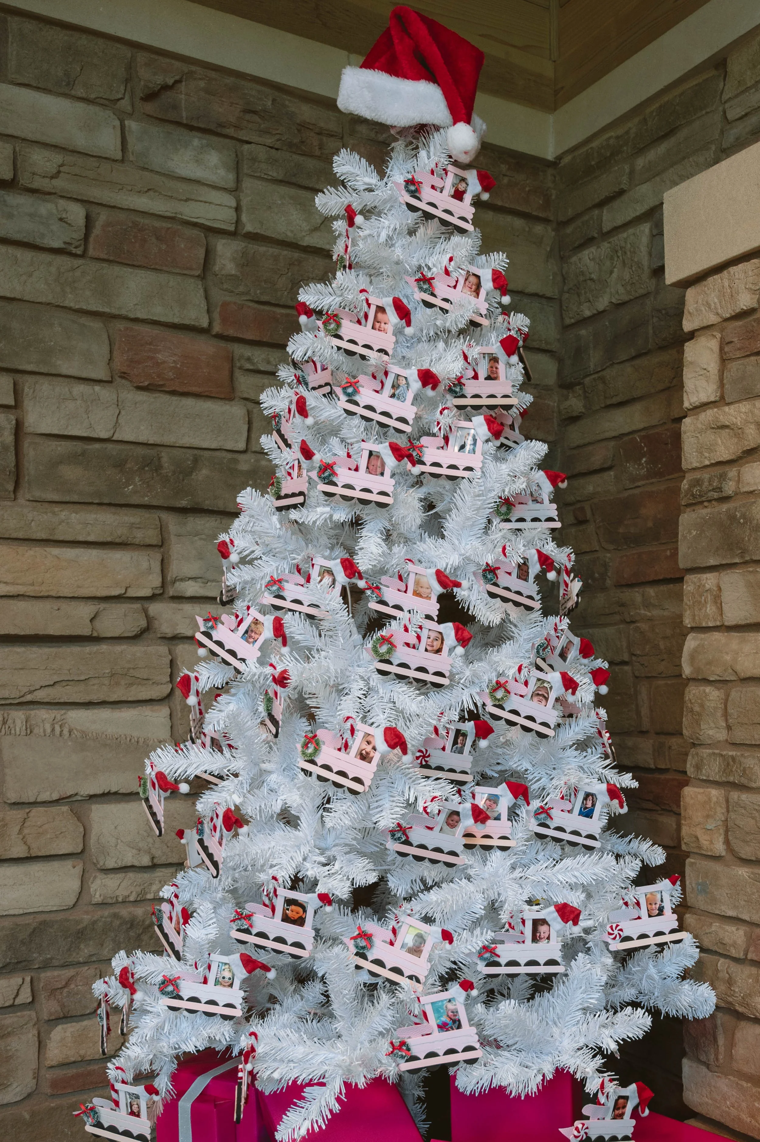 DIY christmas decorations, personalized train ornaments, hot pink christmas presents, baby pink christmas presents with white ribbon, santa hat,