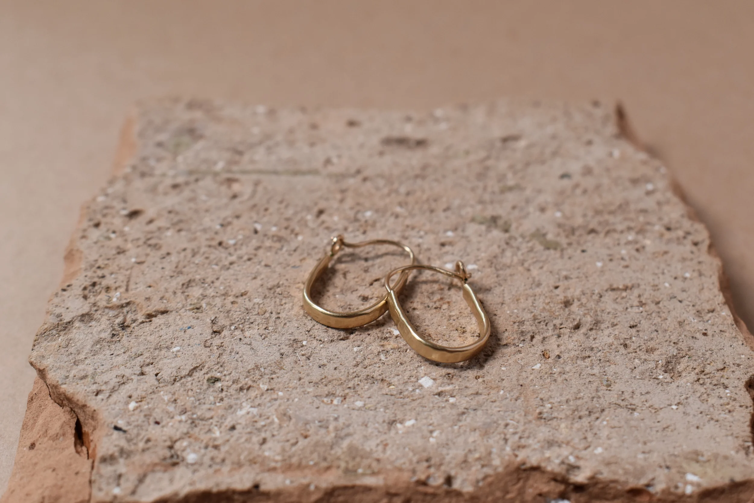 Hammered gold hoop 1 set flat lay clay horizontal.webp