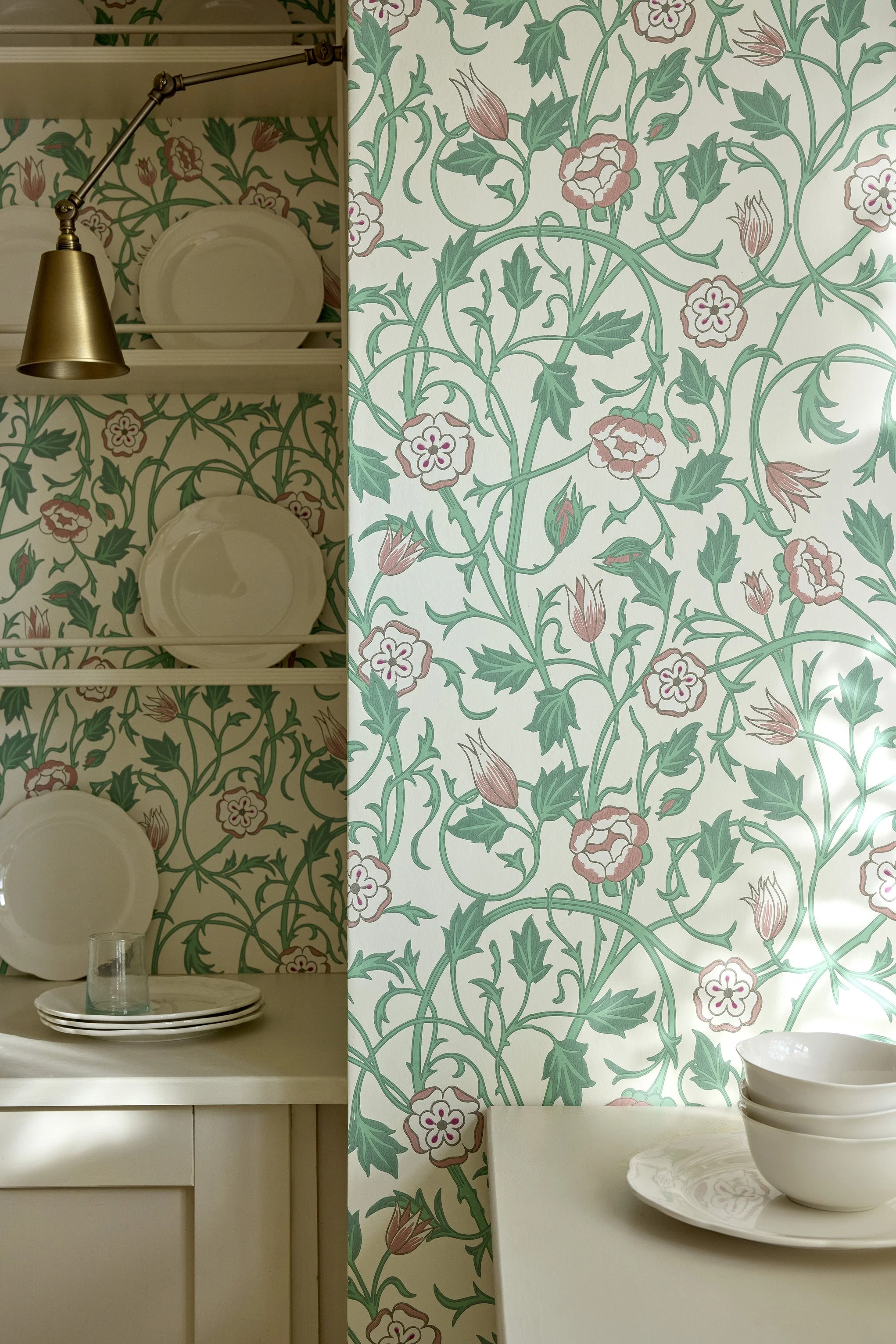 24 - LG NT_ITG - Mays Tulip - Linen Wash - Cameo.jpg