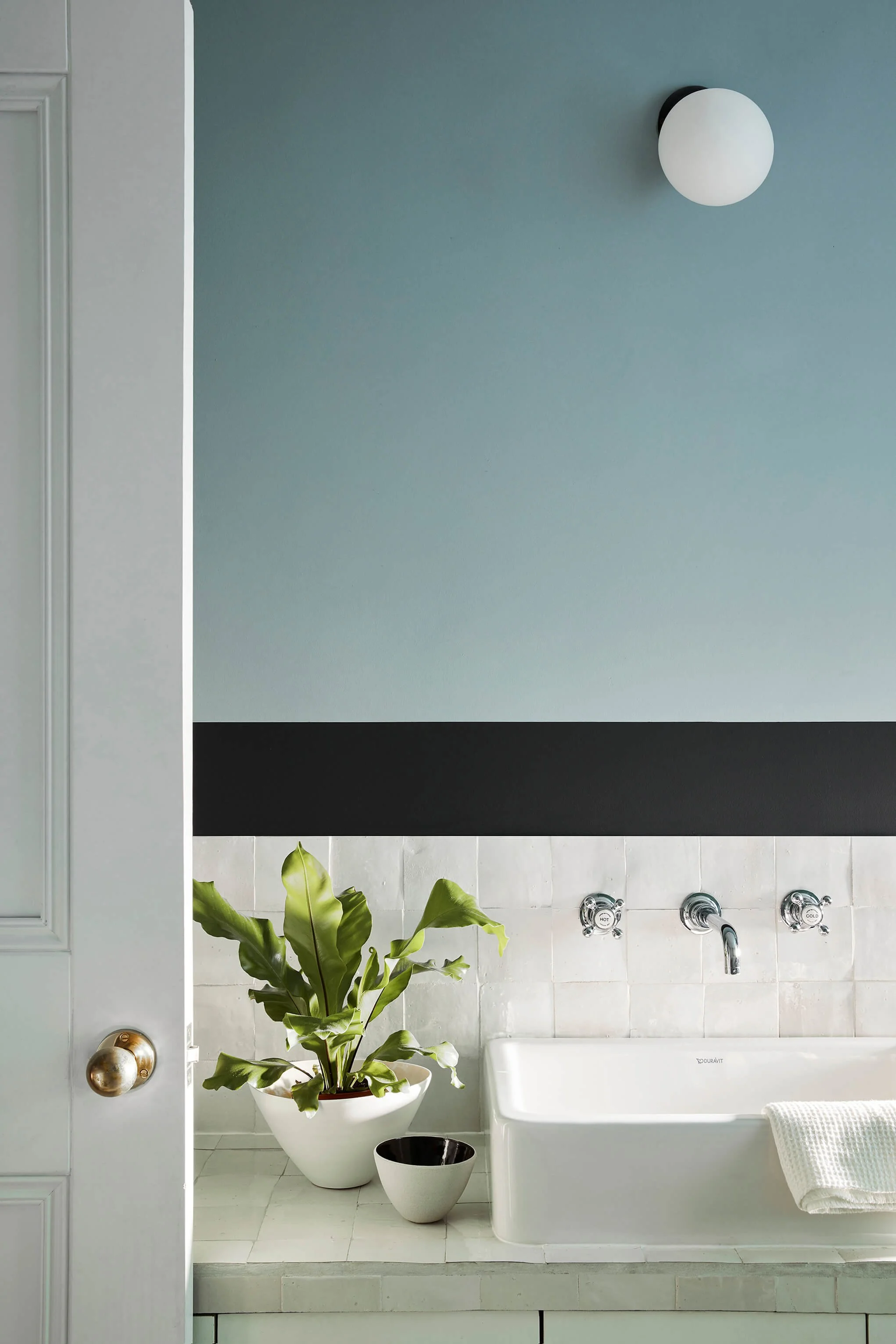 Eco Friendly -  Bone China Blue 107, Lamp Black 228 Detail.jpg