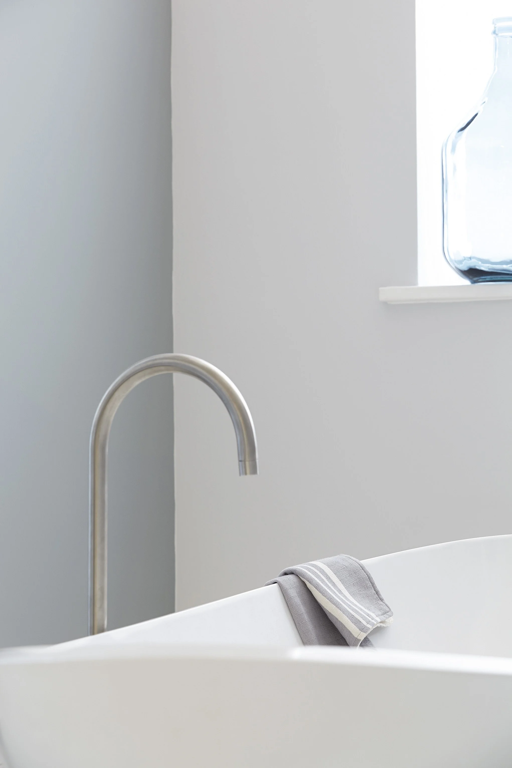 Urbane Grey 225, Inox 224 Detail.jpg