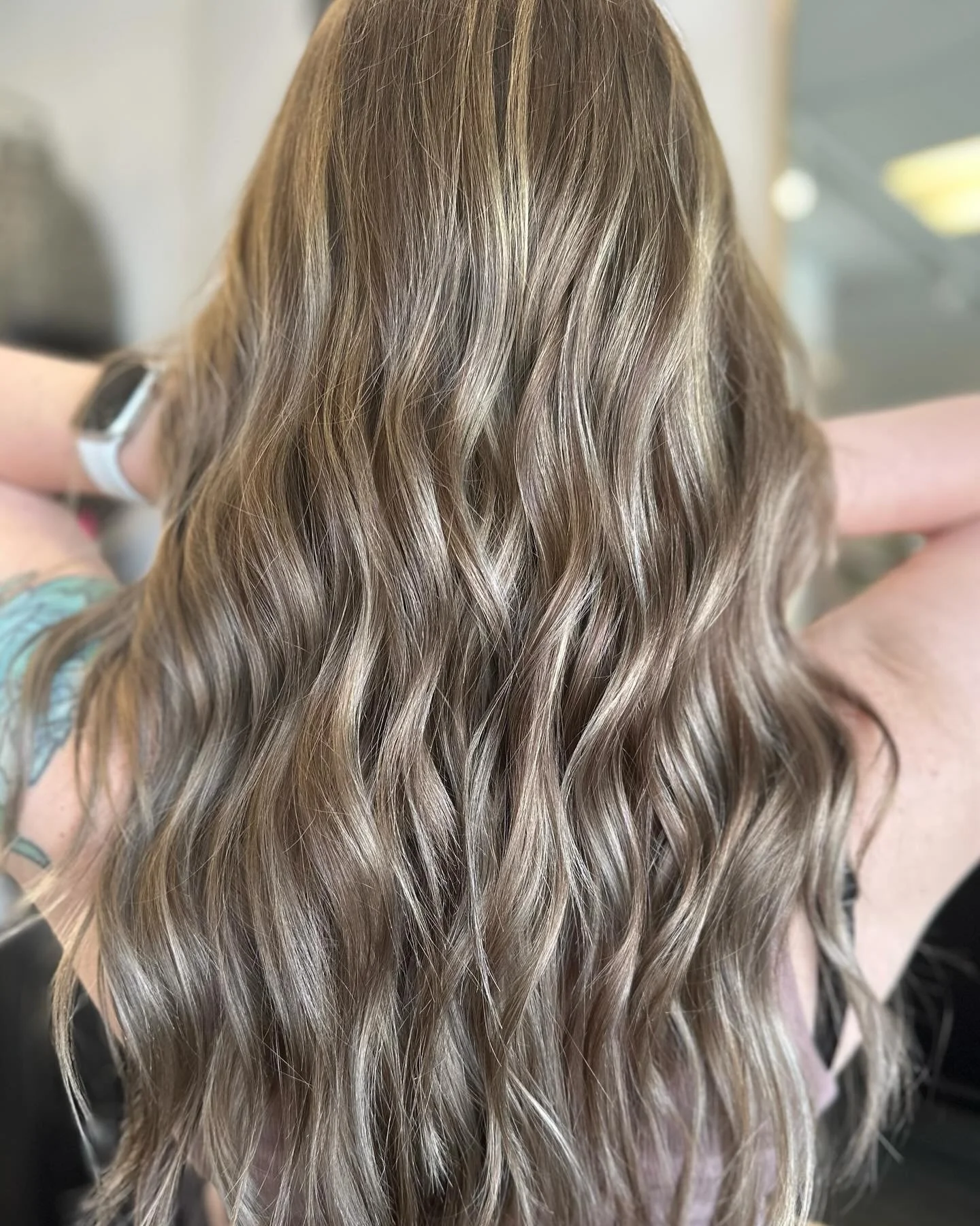 This beauty wanted to see dimension, along with giving her blonde a natural tone ☀️