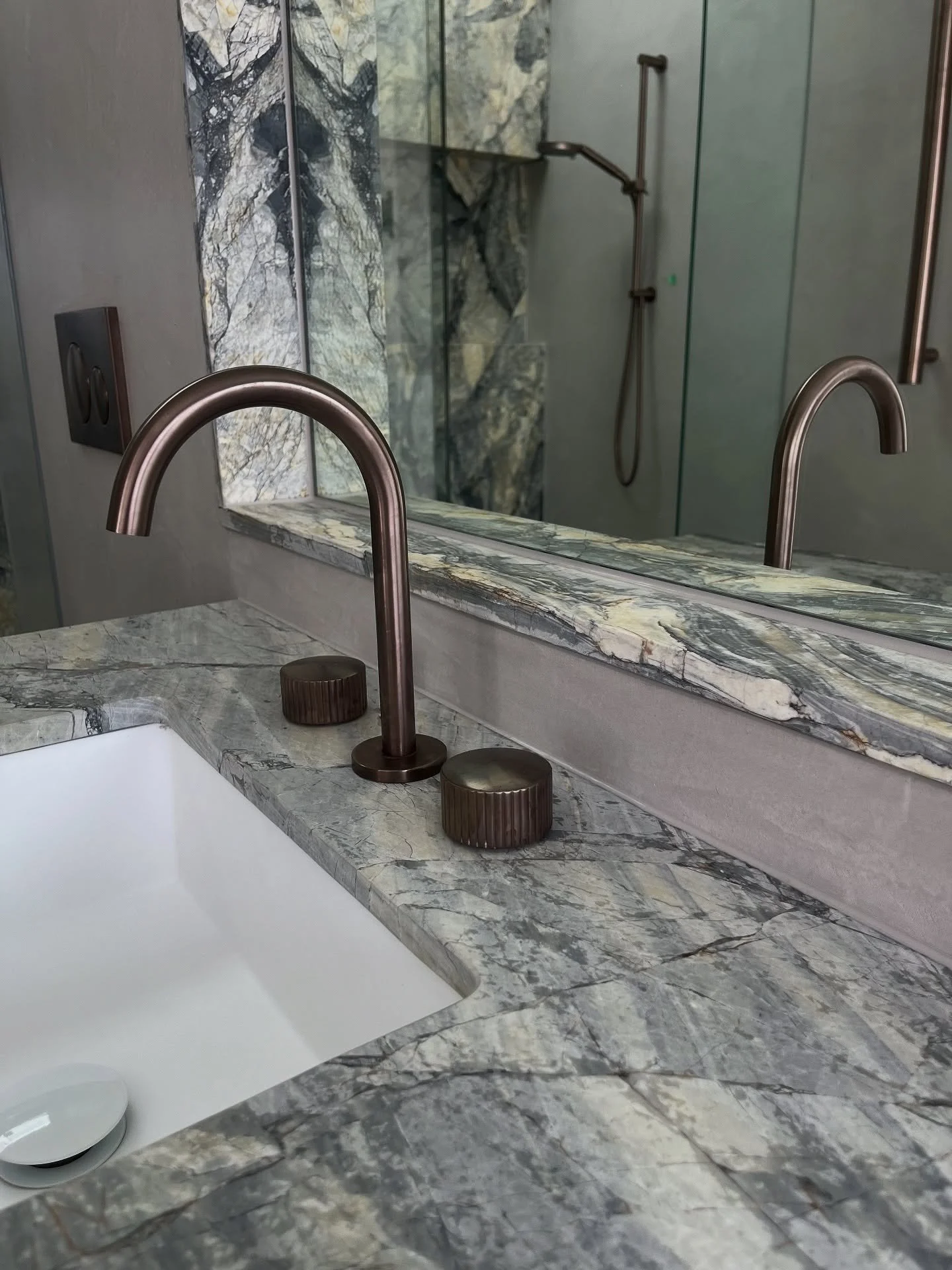Deep toned Statue Bronze bathroom fixtures, statement Versace Marble and soft Micro Cement. A trio of contrasts in perfect harmony 🙏🏽

#interiors #interiordesign #bathroom #bathroomdesign #stone #naturalstone #bronze #tapware #contrast #harmony #do