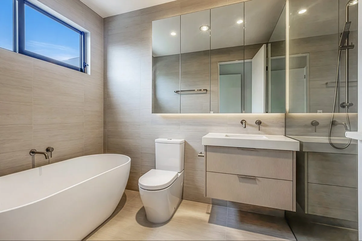 3_Bathroom.jpg