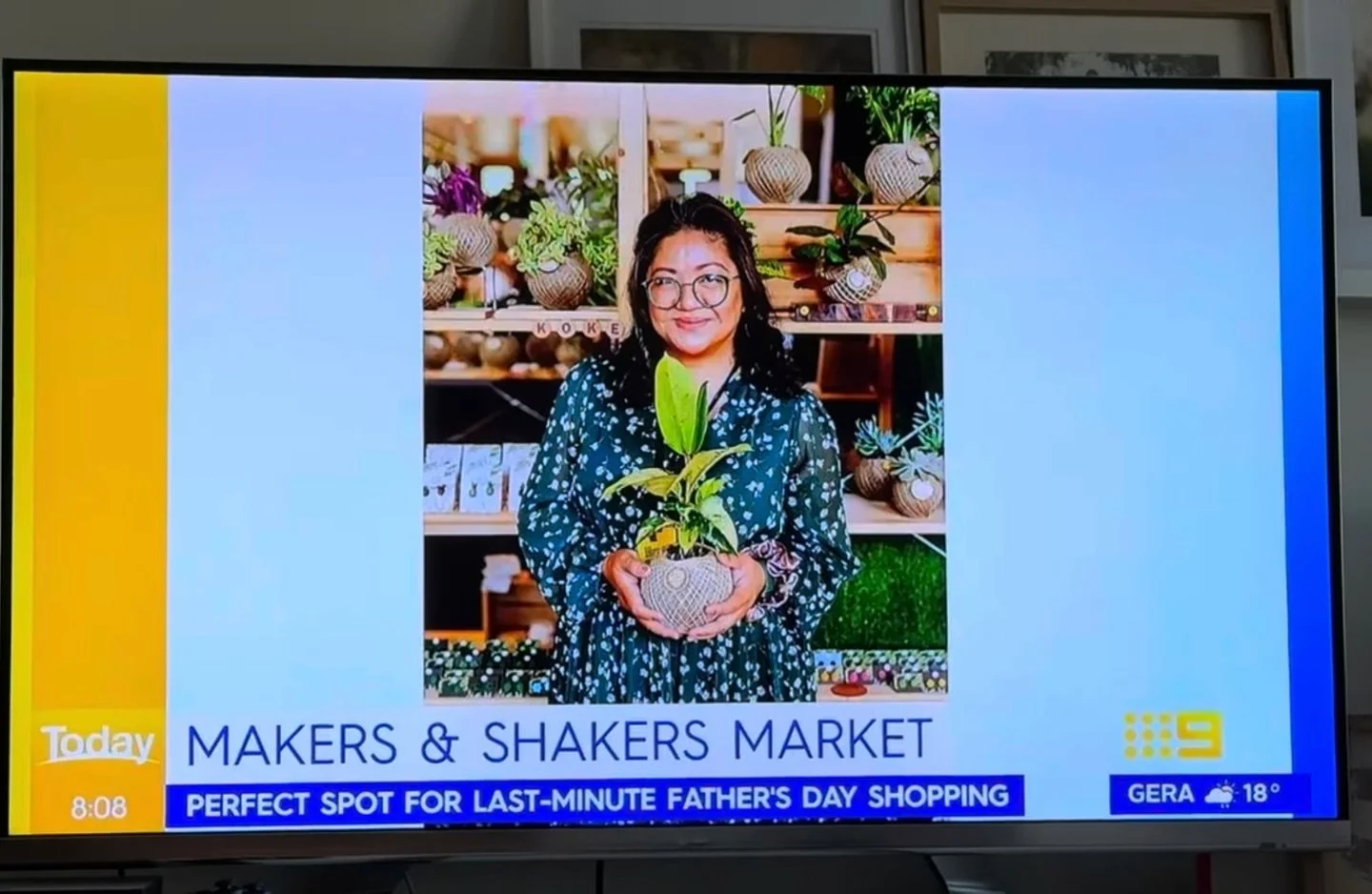 I was on TV for a hot second on Saturday! 😁👩🏻 

Caught a glimpse of myself during Emma and Lee's interview from @themakersandshakers on @thetodayshow at @channel9. 

And just look at those sizzling hot kokedamas 😍

Anyways, enjoyed my 5 seconds o