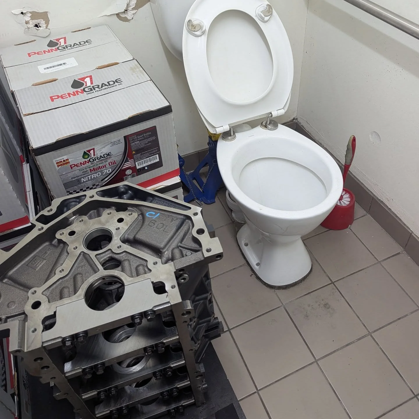 People really do be out here LS-swapping EVERYTHING! 

#lsswap #ls1 #ls3 #lsx #v8 #funny #humor