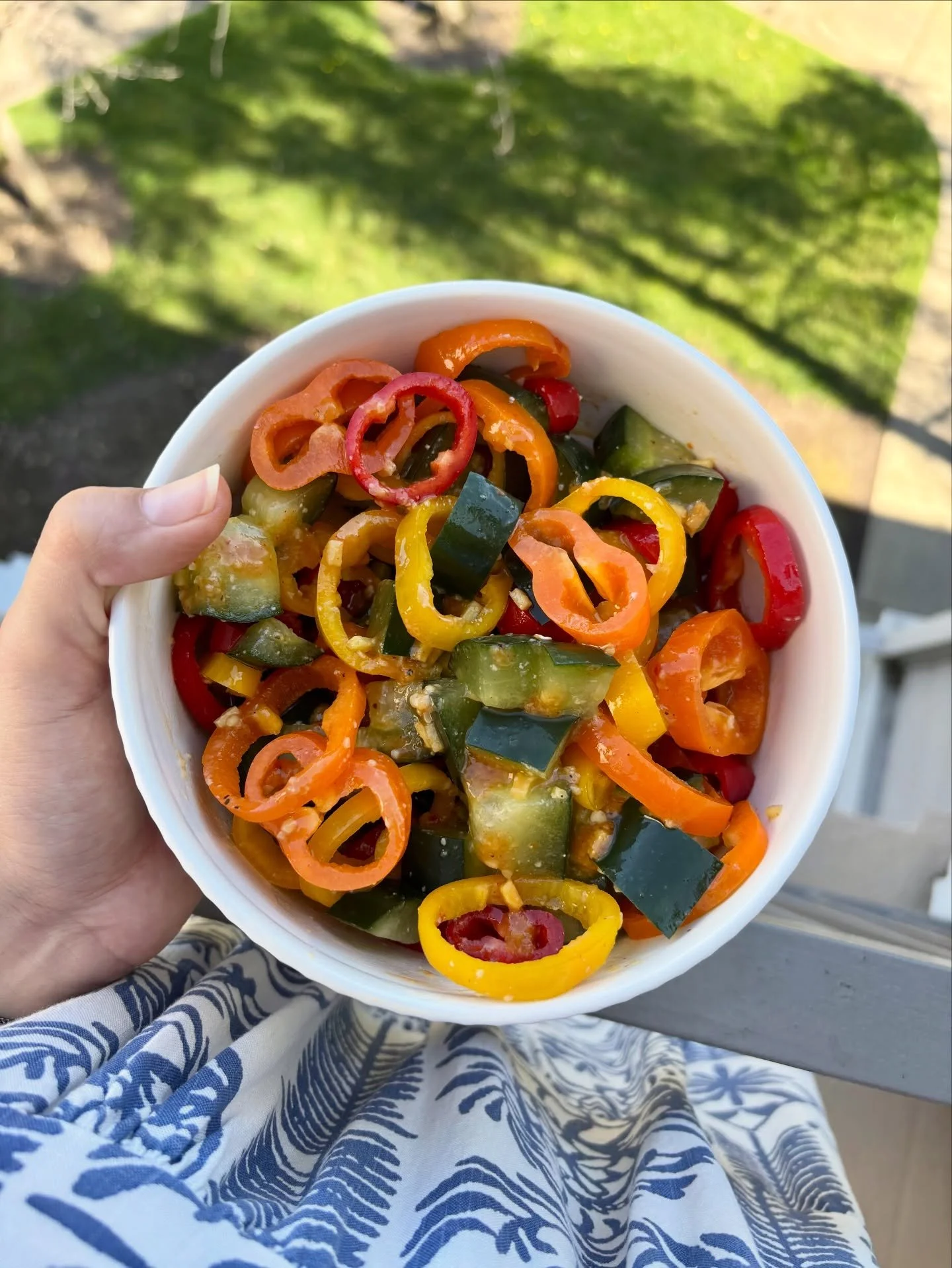 Asian cucumber and pepper salad 🥗 

It&rsquo;s crunchy, it&rsquo;s fresh, it&rsquo;s simple to make and the perfect side 

#saladrecipe #cucumbersalad #cucumberandpeppersalad #recipeoftheday #sidesalad