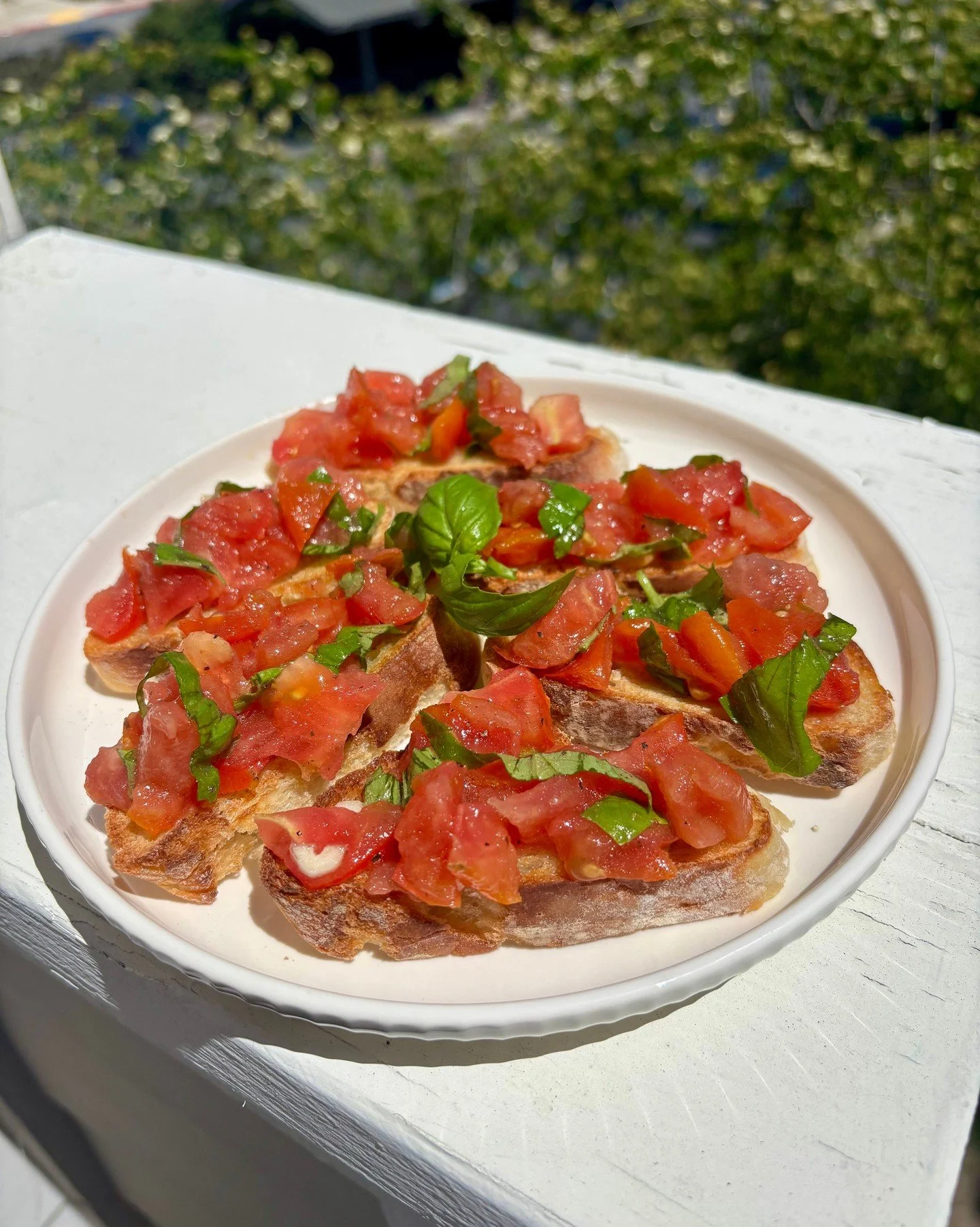 Italian Tomato Bruschetta 🍅 

They are bright, fresh, and topped with beautiful heirloom tomatoes and fresh basil. These are such an easy appetizer to make that your guests will love!

Link to the recipe is in my bio 👆️ 

#bruschettarecipe #tomatog