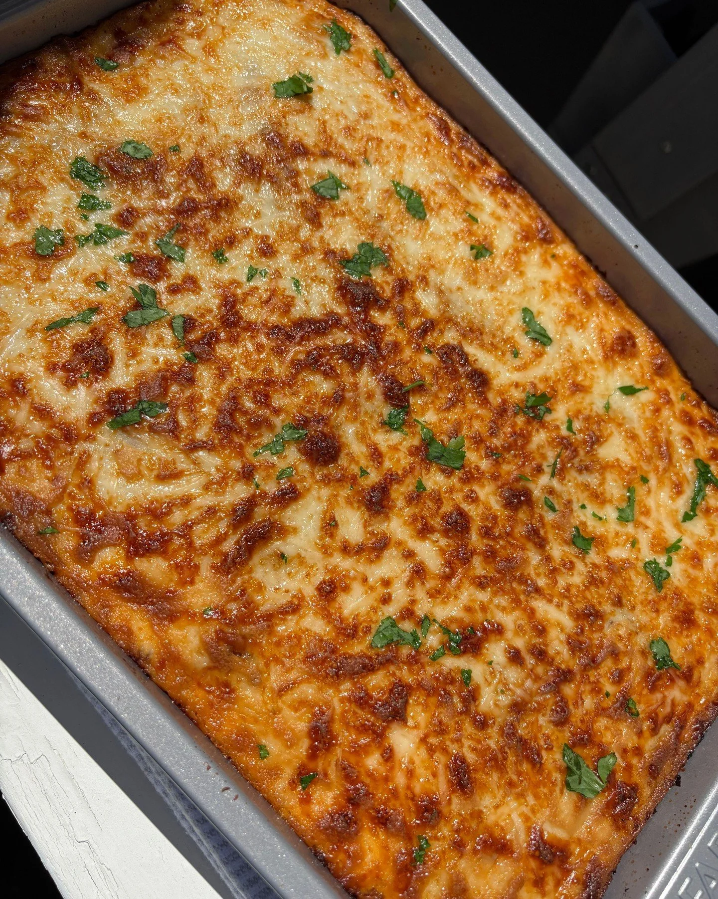 Greek Moussaka 🍆 

It's cheesy, packed with veg, and the perfect comfort food. Layered with ground beef, fried eggplant, potatoes, and b&eacute;chamel, it's a crowd-pleaser for sure.

Link to the recipe is in my bio 👆️ 

#moussaka #greekrecipe #com